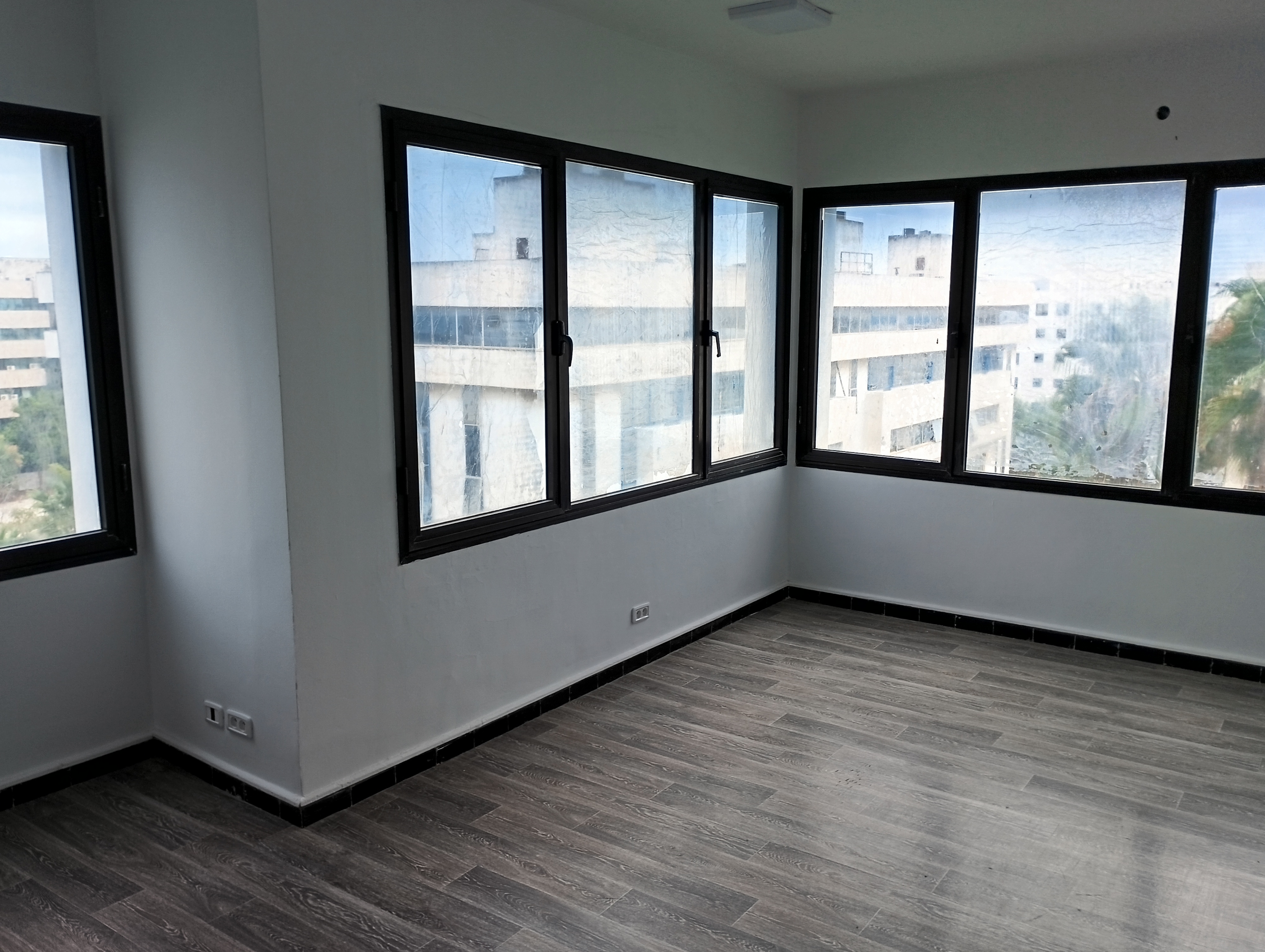 Bab Bhar Montplaisir Location Appart. 5 pices+ Des bureaux a montplaisir