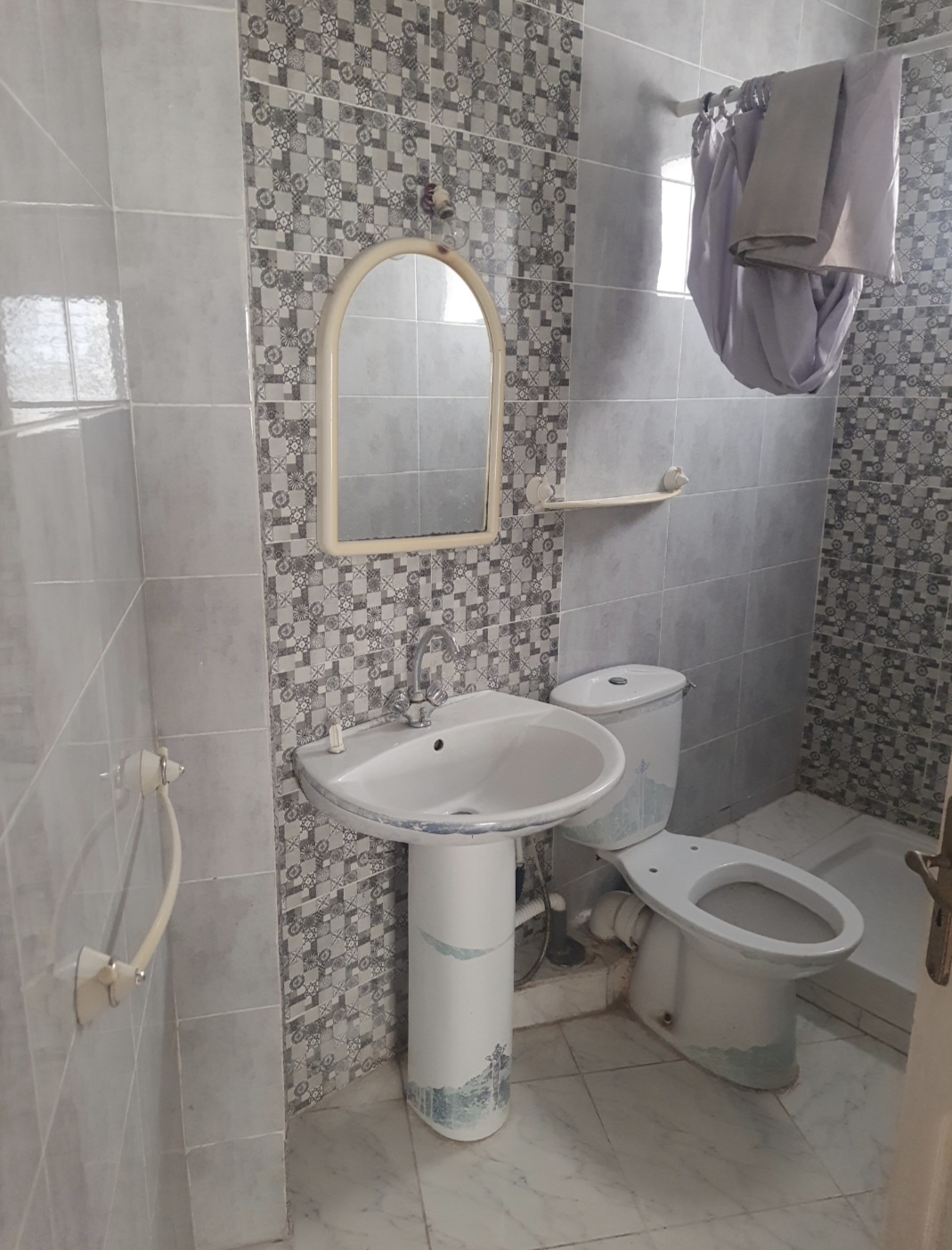 El Menzah El Manar 1 Location Appart. 2 pices Etage de villa salon et deux chambres