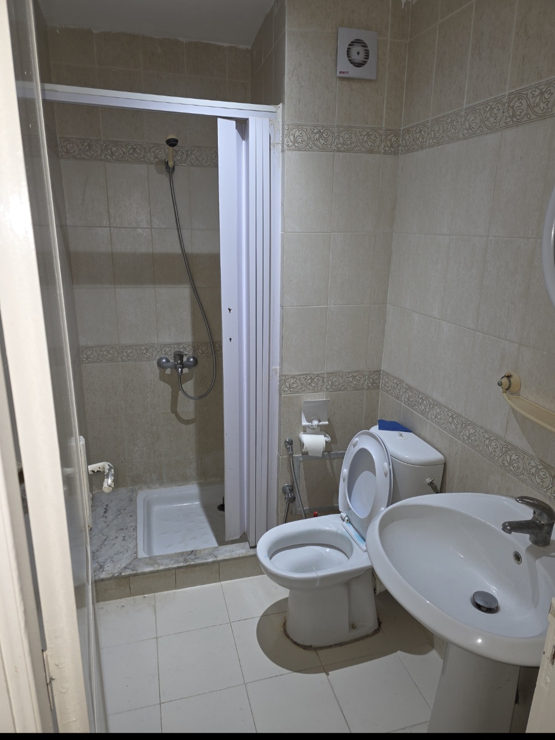 El Menzah&nbsp;El Manar 1&nbsp;Location&nbsp;Appart. 1 pi�ce&nbsp;S0 meubl� en face campus universitaire