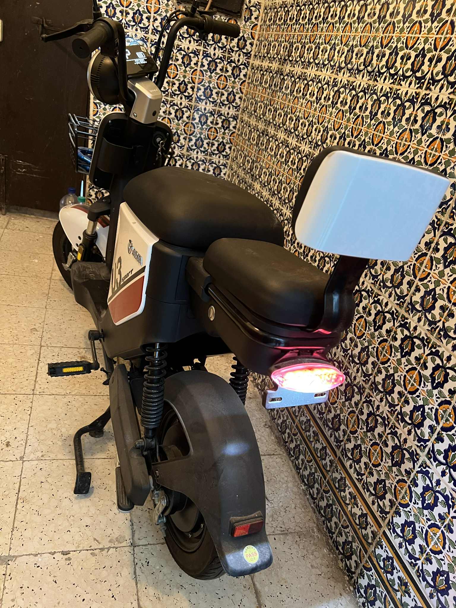 La Medina Bab Menara Adly Adly Moto electrique vadea