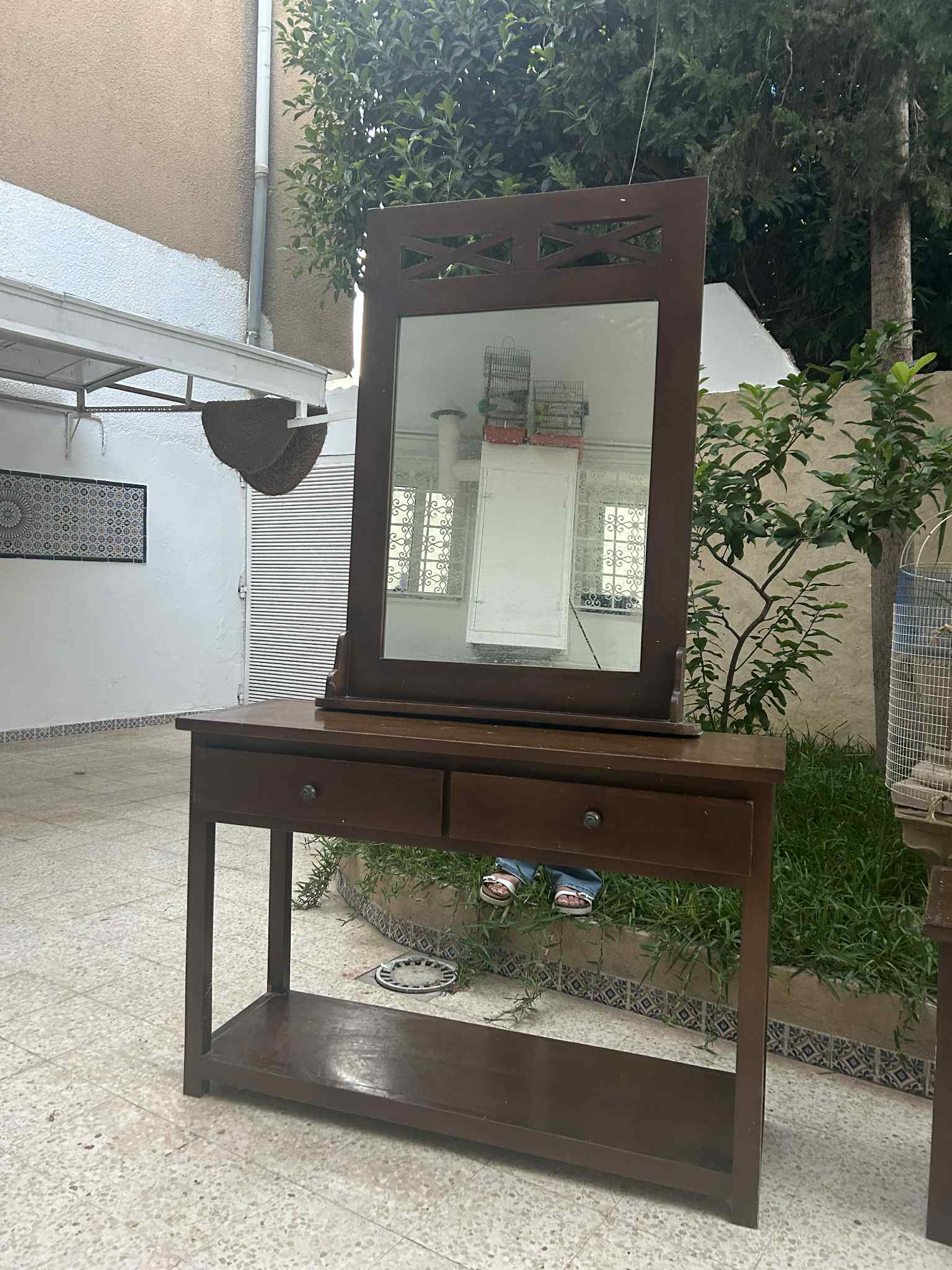 Ariana Ville Ariana Chambres  coucher Chambres  coucher Garde robe deux tables de nuit  commode et miroir