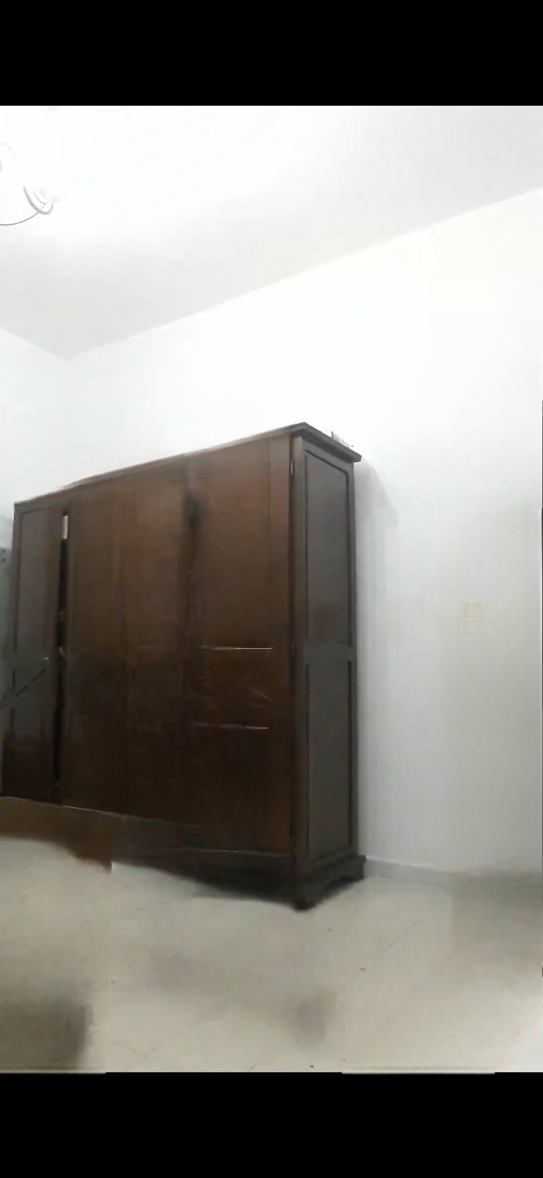 Ariana Ville Ariana Chambres  coucher Chambres  coucher Garde robe deux tables de nuit  commode et miroir