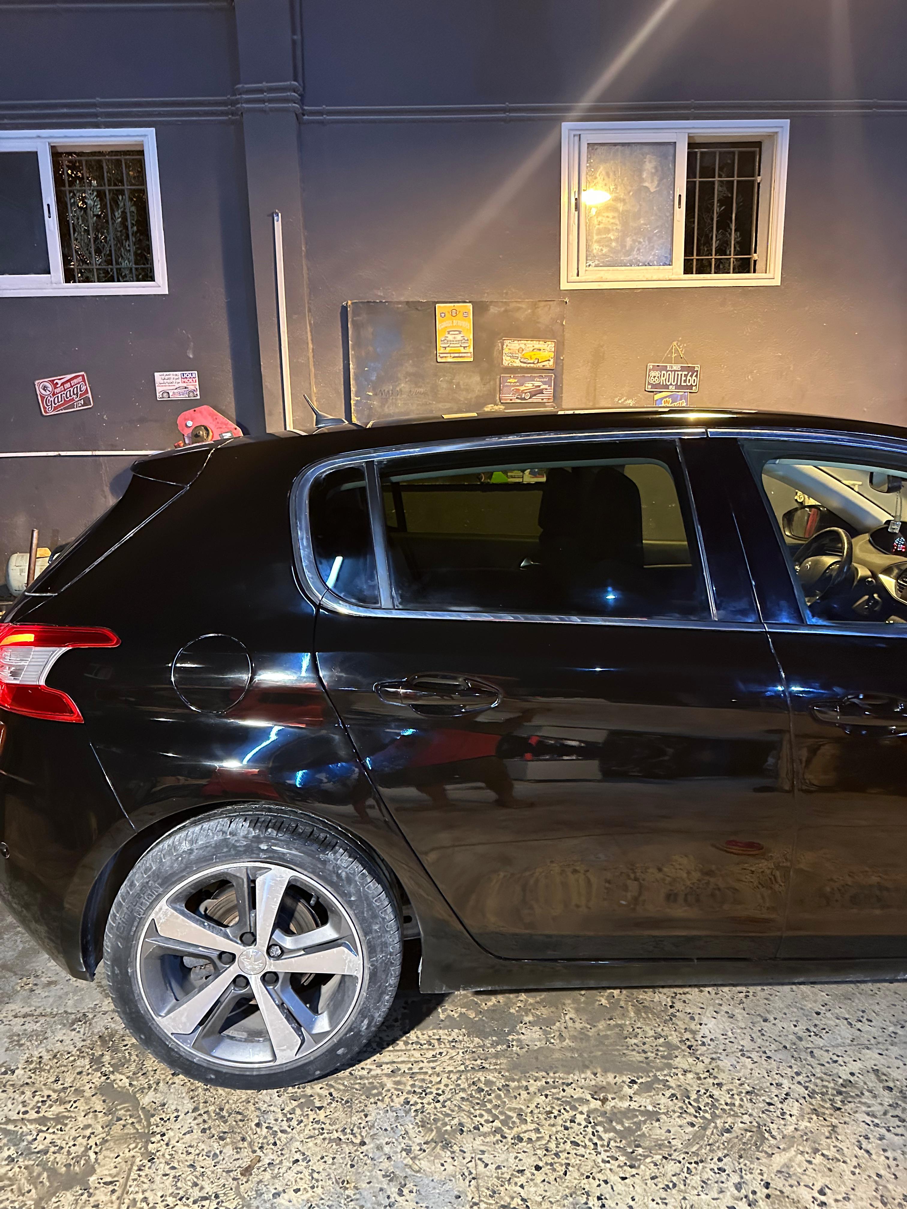 La Soukra Aeroport Tunis Carthage Peugeot 308 Peugeot 308 diesel etat parfait toutes options