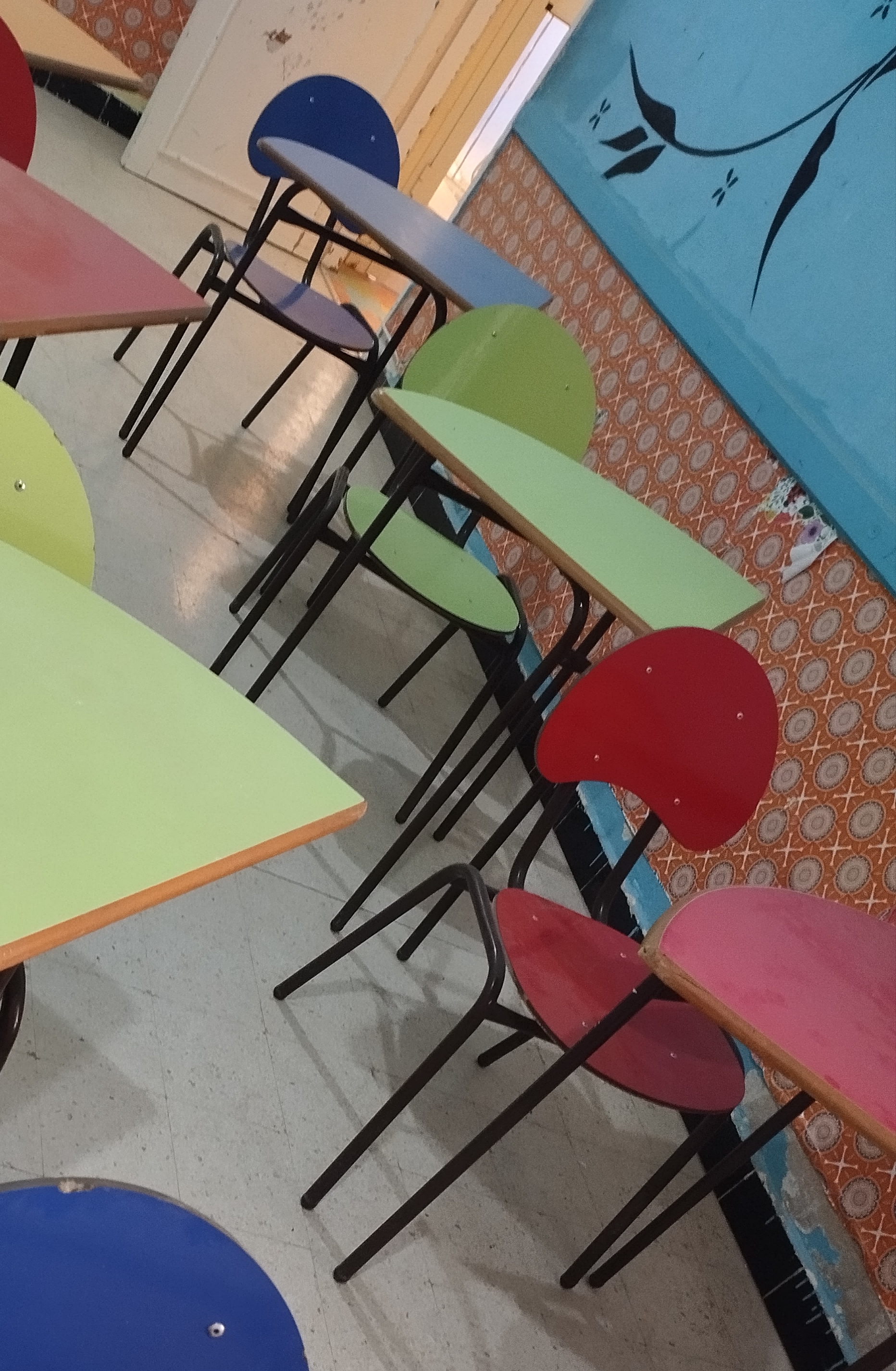 Gabes Medina Gabes Meubles de bureau Bureaux - Tables Meuble pour garderie scolaire en trs bon tat