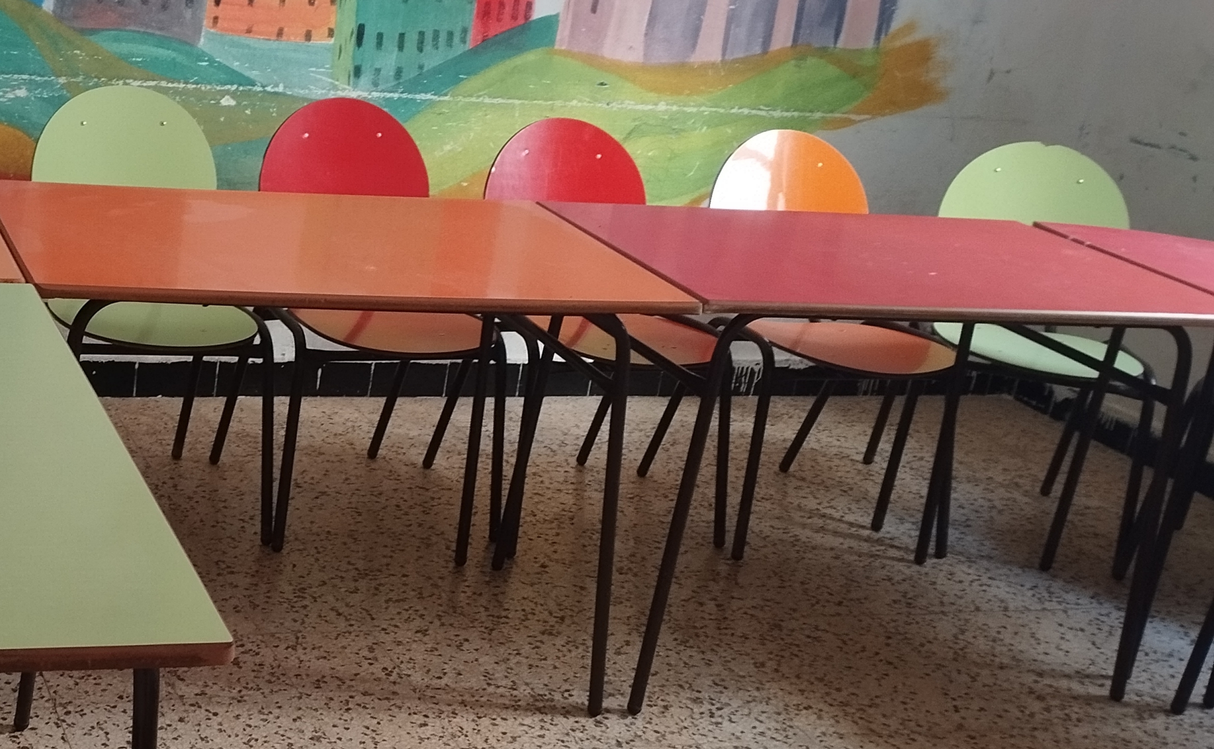 Gabes Medina Gabes Meubles de bureau Bureaux - Tables Meuble pour garderie scolaire en trs bon tat