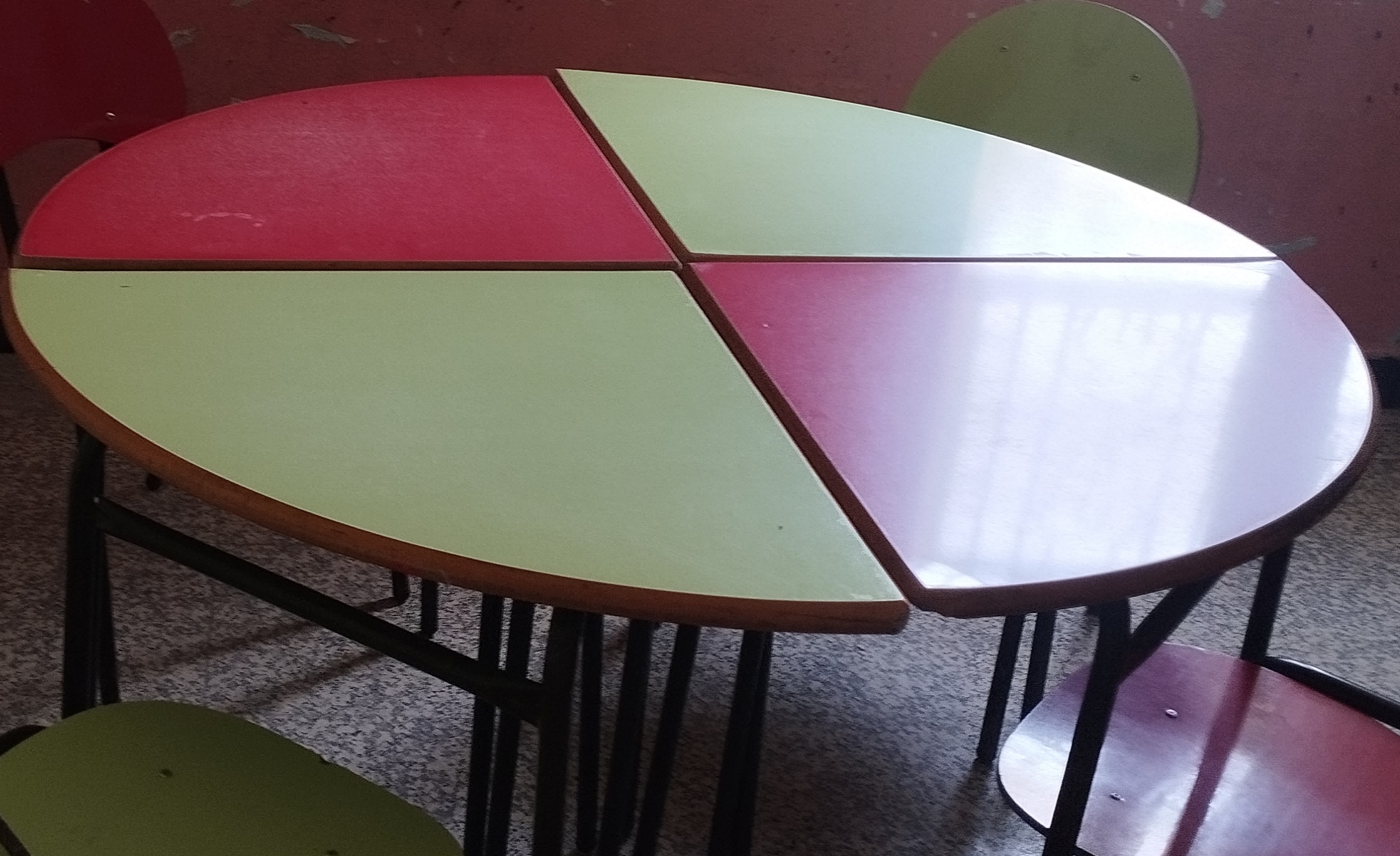 Gabes Medina Gabes Meubles de bureau Bureaux - Tables Meuble pour garderie scolaire en trs bon tat