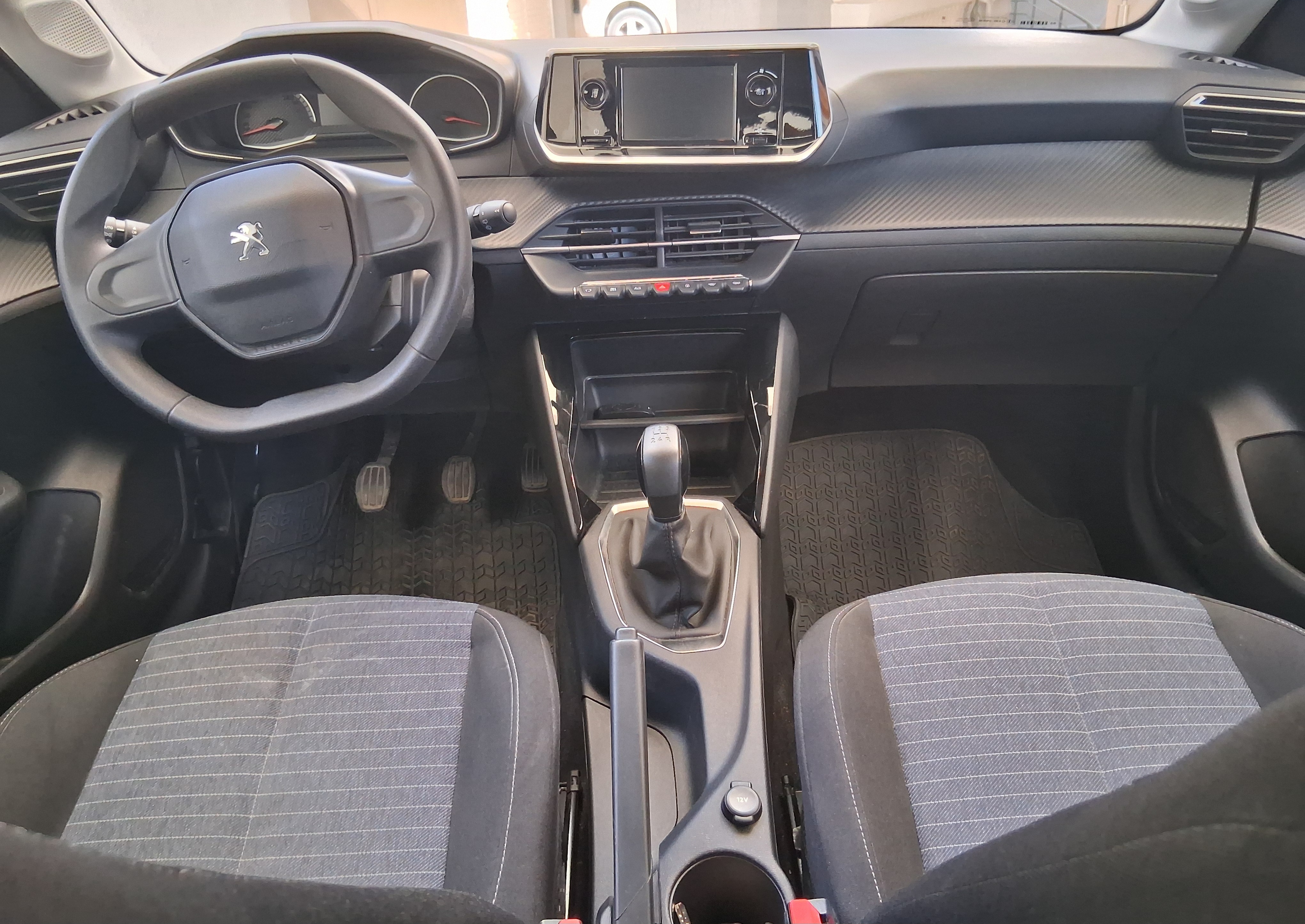 Ariana Ville Cite Ennasr 2 Peugeot 208 208 neuve 25 mois encore sous garantie faible km