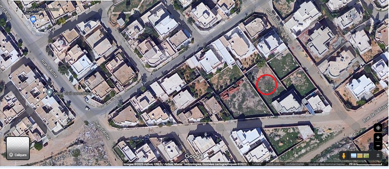 Sfax Sud Merkez Kassas Terrain Terrain nu Petit jnen  la route soukra sfax