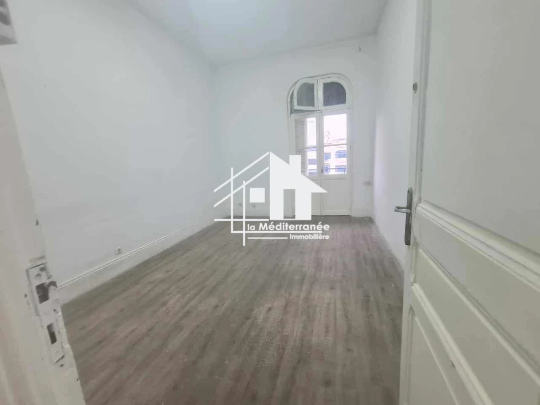 Bab Bhar Bab Bhar Location Appart. 4 pices Bureau h4 au centre ville tunis