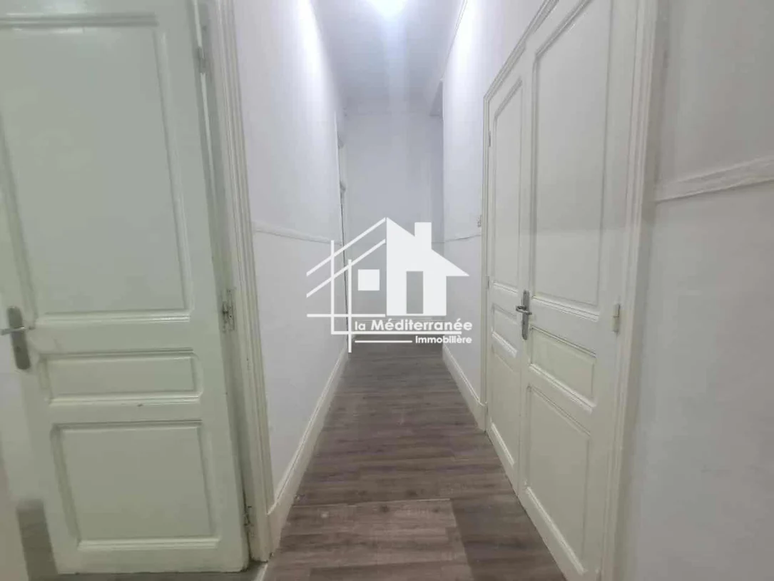 Bab Bhar Bab Bhar Location Appart. 4 pices Bureau h4 au centre ville tunis