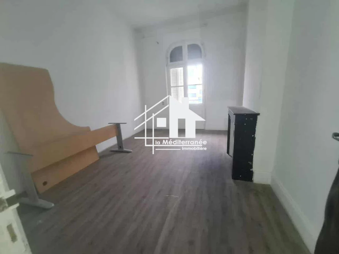 Bab Bhar Bab Bhar Location Appart. 4 pices Bureau h4 au centre ville tunis