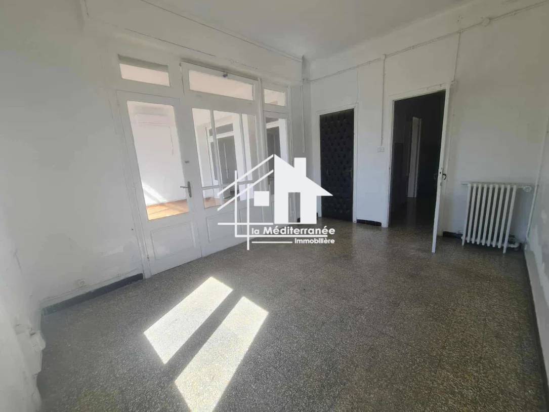 Bab Bhar Bab Bhar Location Appart. 4 pices Bureau h4 au 3me tage au centre ville tunis