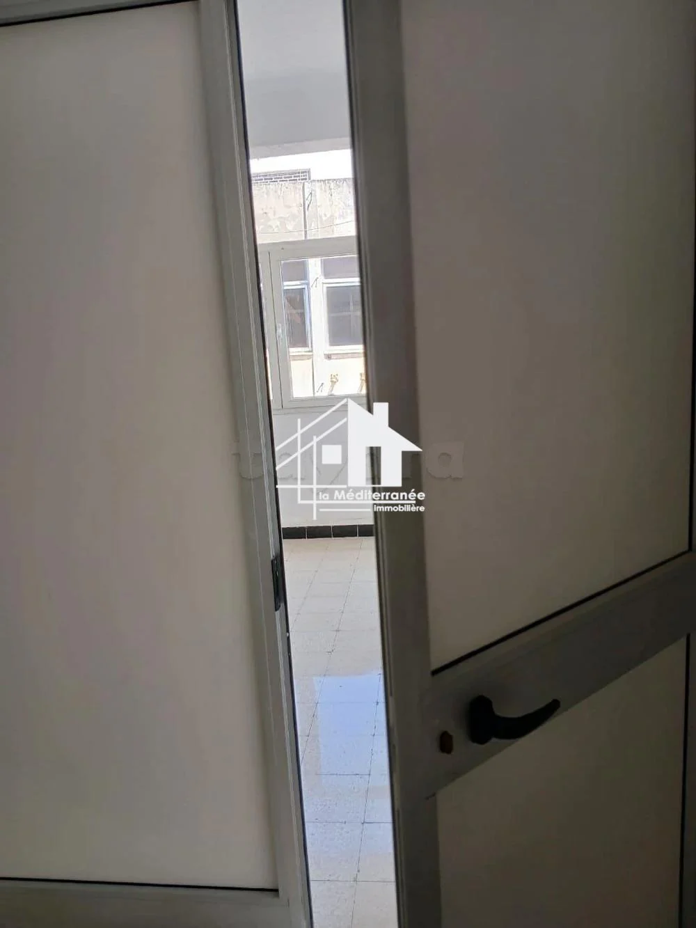 Bab Bhar Bab Bhar Location Appart. 2 pices Bureau h2  l'avenue de carthage