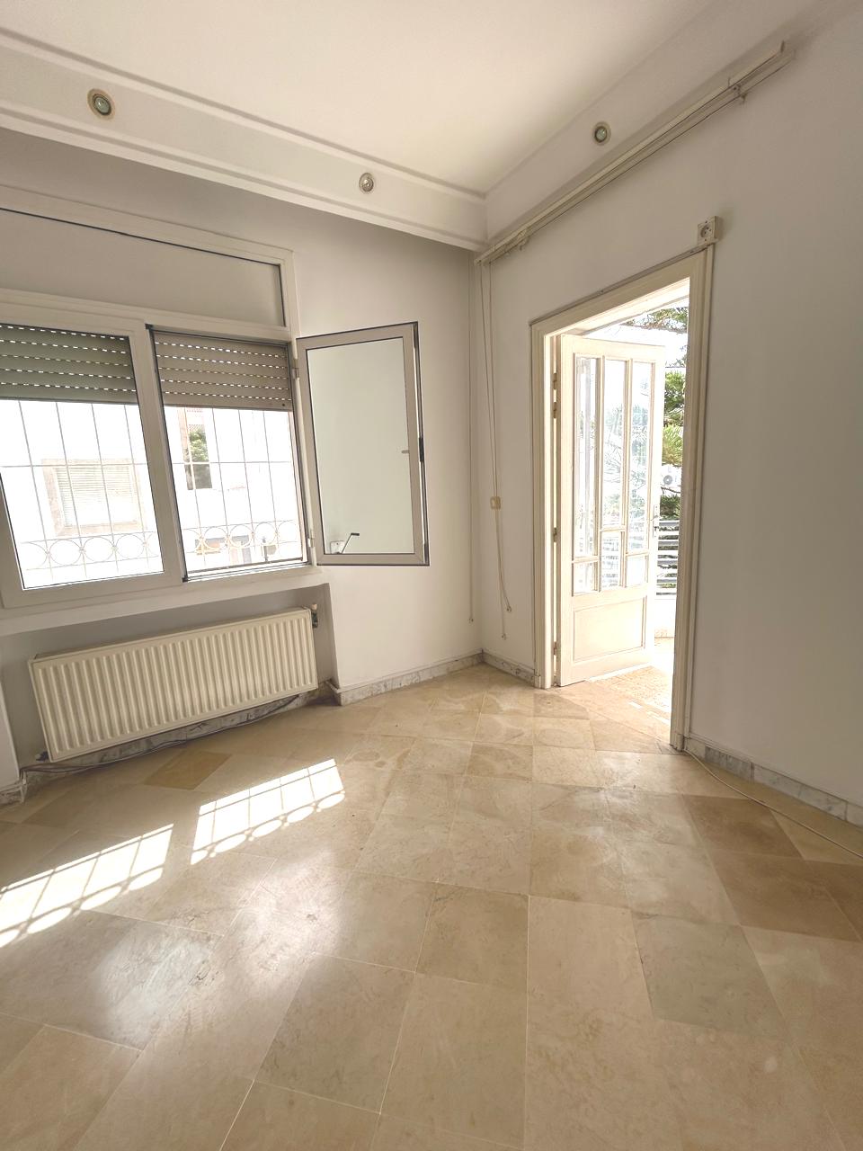 Mnihla Jardins d'el Menzah Vente Appart. 4 pices Appartement salon 3 chambres au 1er tage