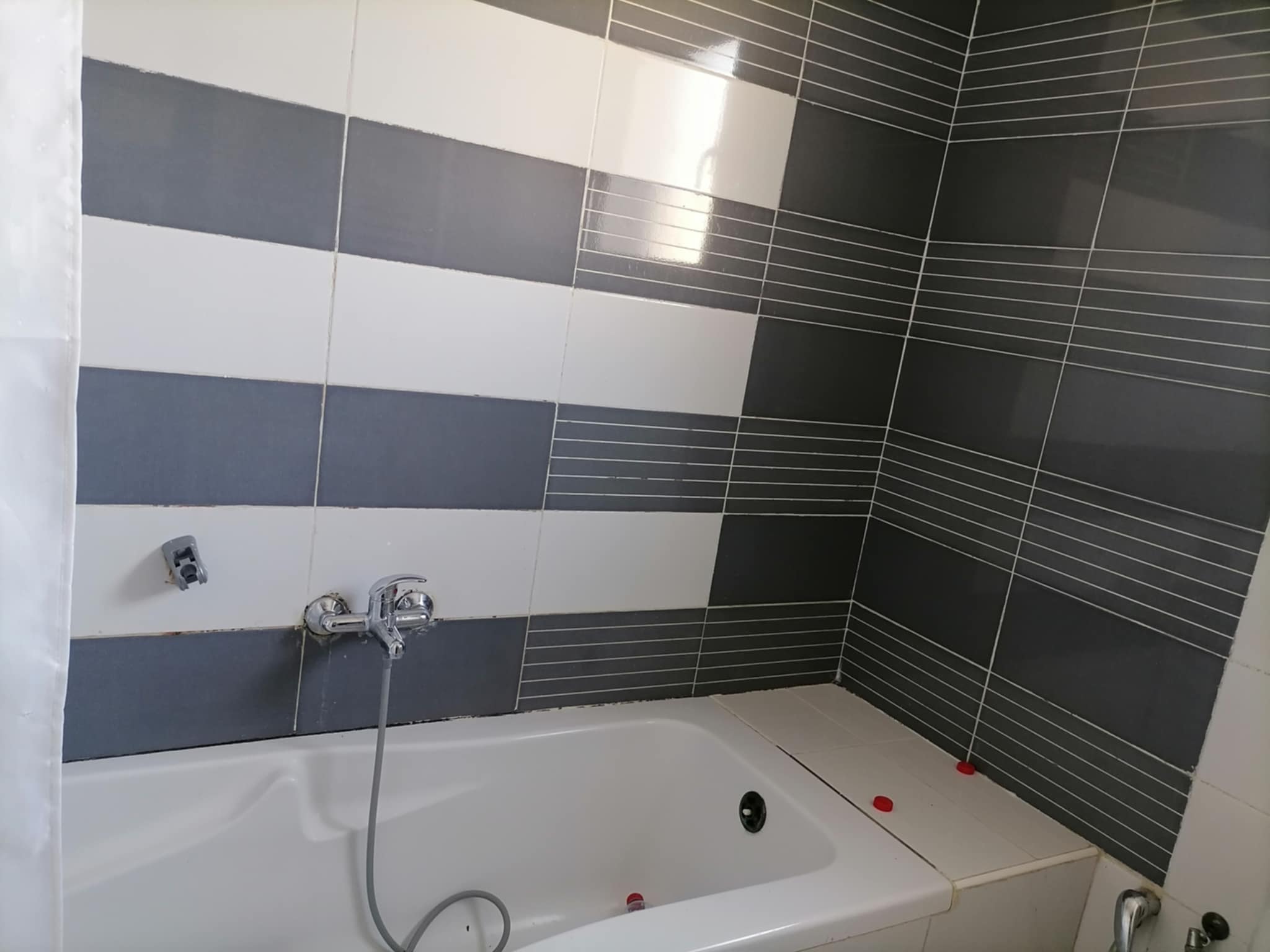 Raoued Cite Ennkhilet Location Appart. 5 pices+ A l appartement a enkhilette araiana