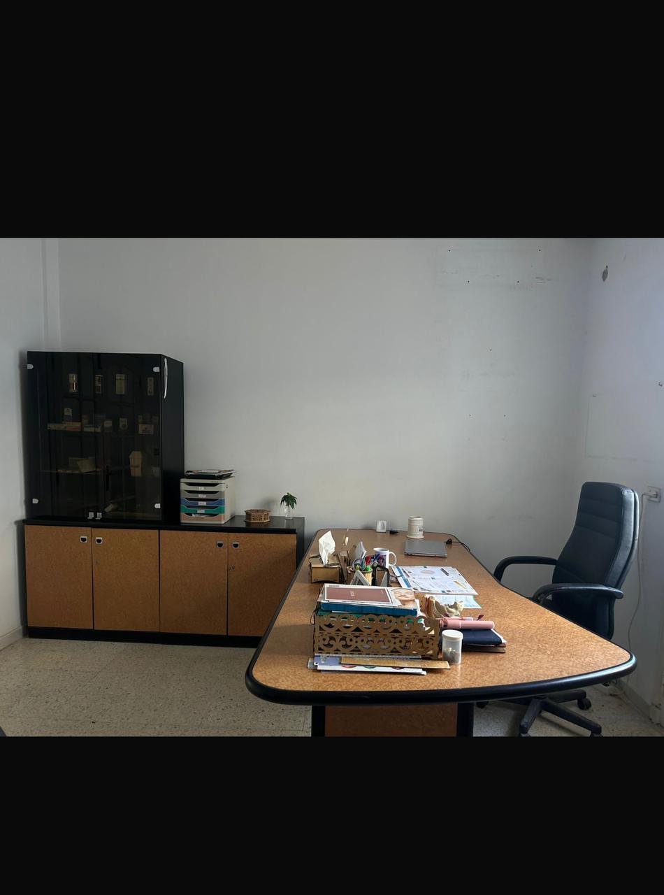 Bizerte Nord Bizerte Bab Mateur Meubles de bureau Bureaux - Tables Bureau avec armoires en trs bon tat