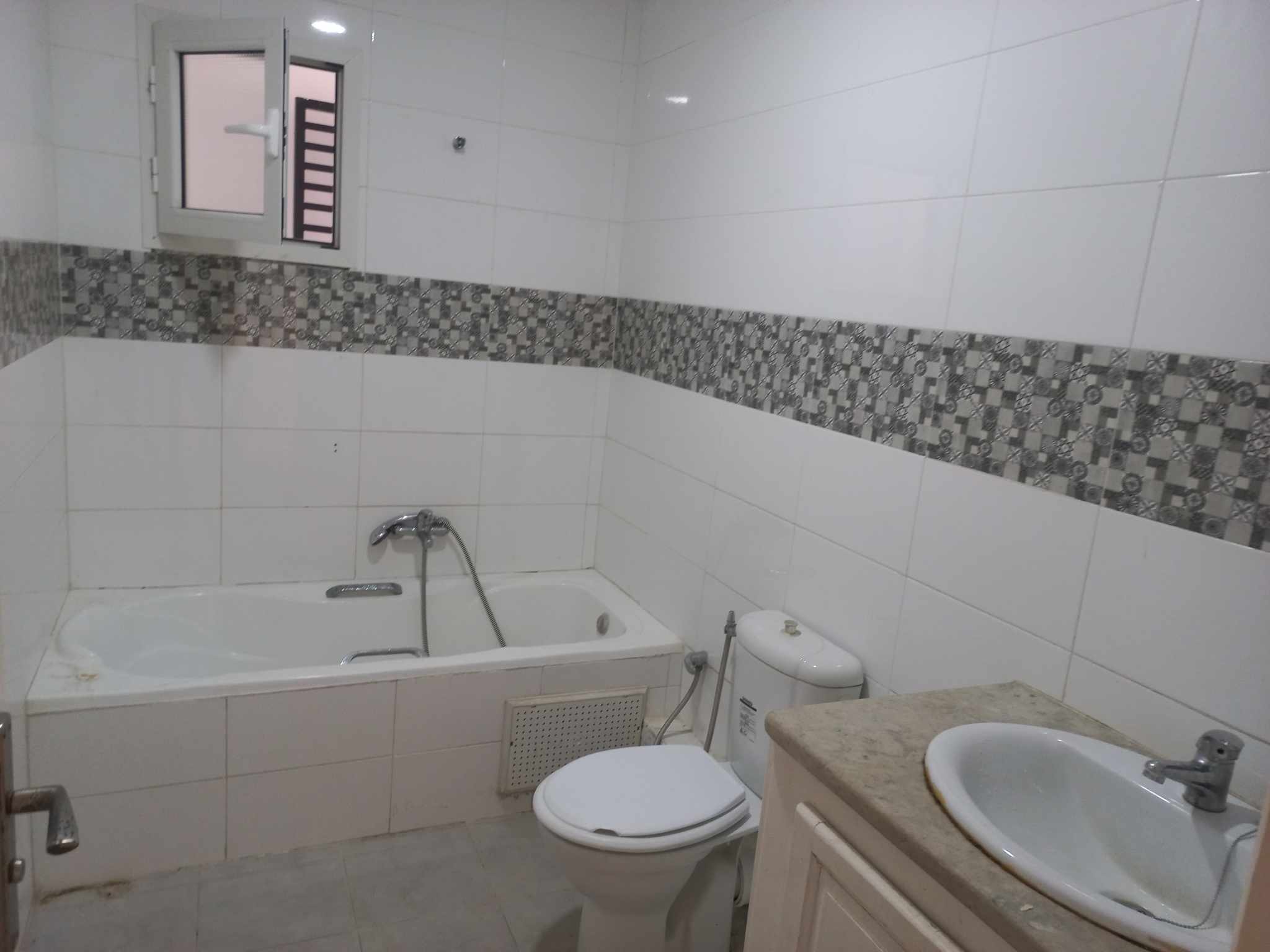 Raoued Raoued Location Appart. 3 pices Appartement s3  jafer derrire collge el farabi