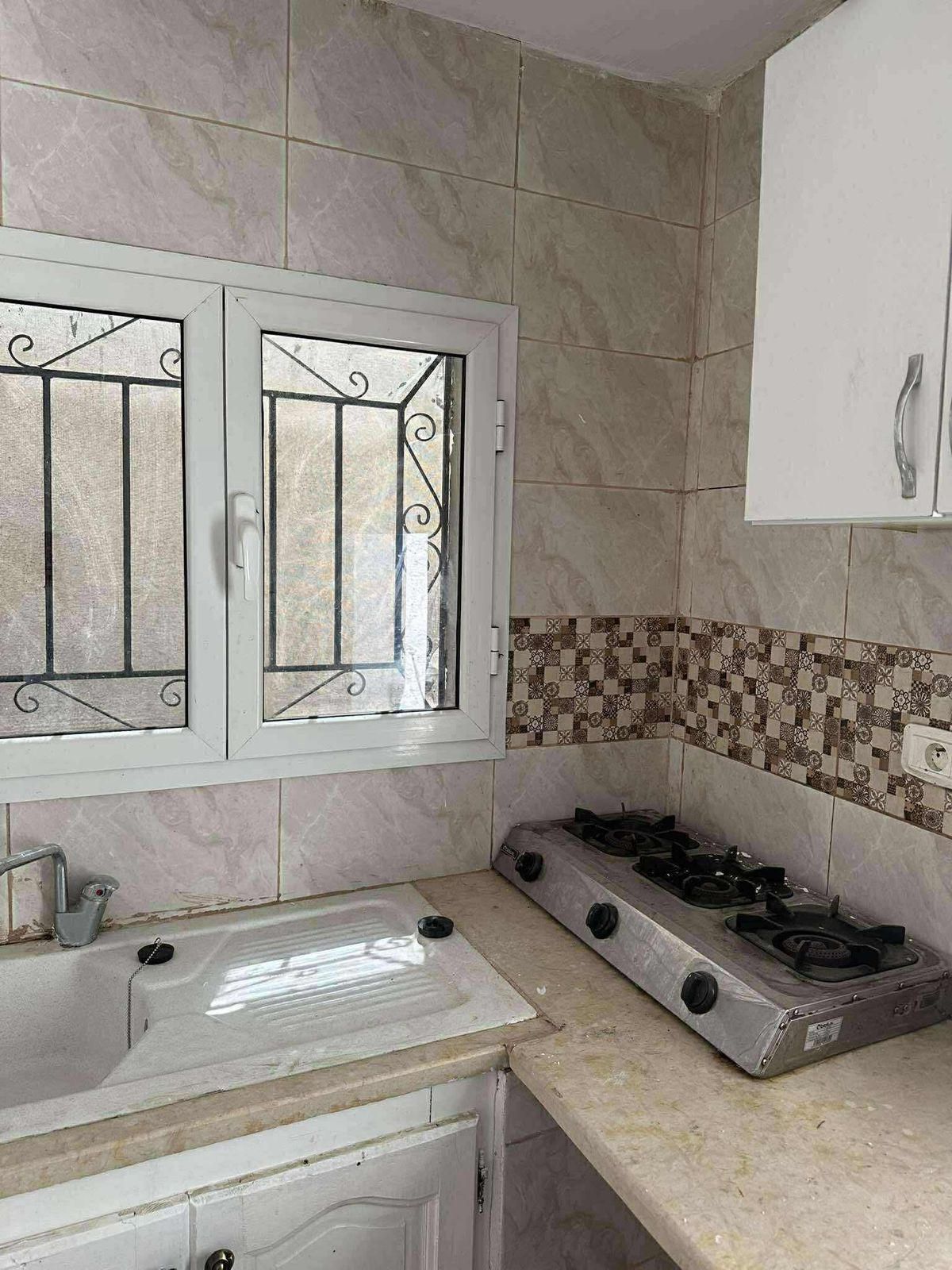 Ariana Ville El Menzah 8 Location Maisons Studio s0 meubl a el manzah 8 wb4308