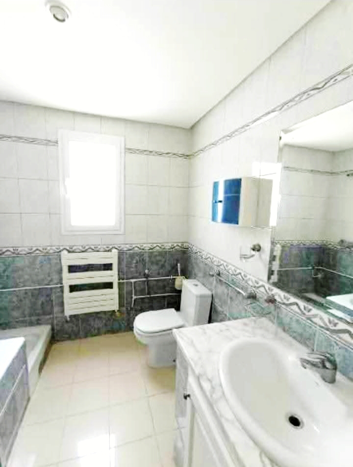 Ariana Ville Cite Ennasr 2 Location Appart. 4 pices Spacieux appartement s3
