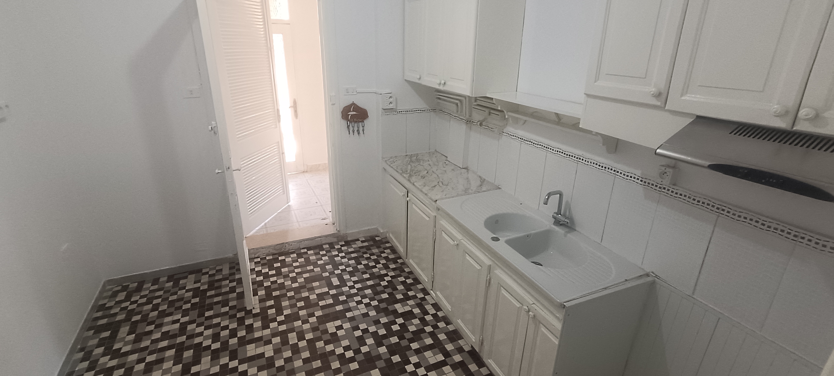 El Menzah Cite El Mahrajene Location Appart. 4 pices Appart s3 rdc avec jardin