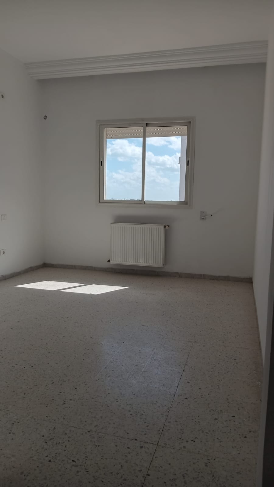 La Marsa El Aouina Location Appart. 4 pices S plus trois bien orient aux jard l'aouina