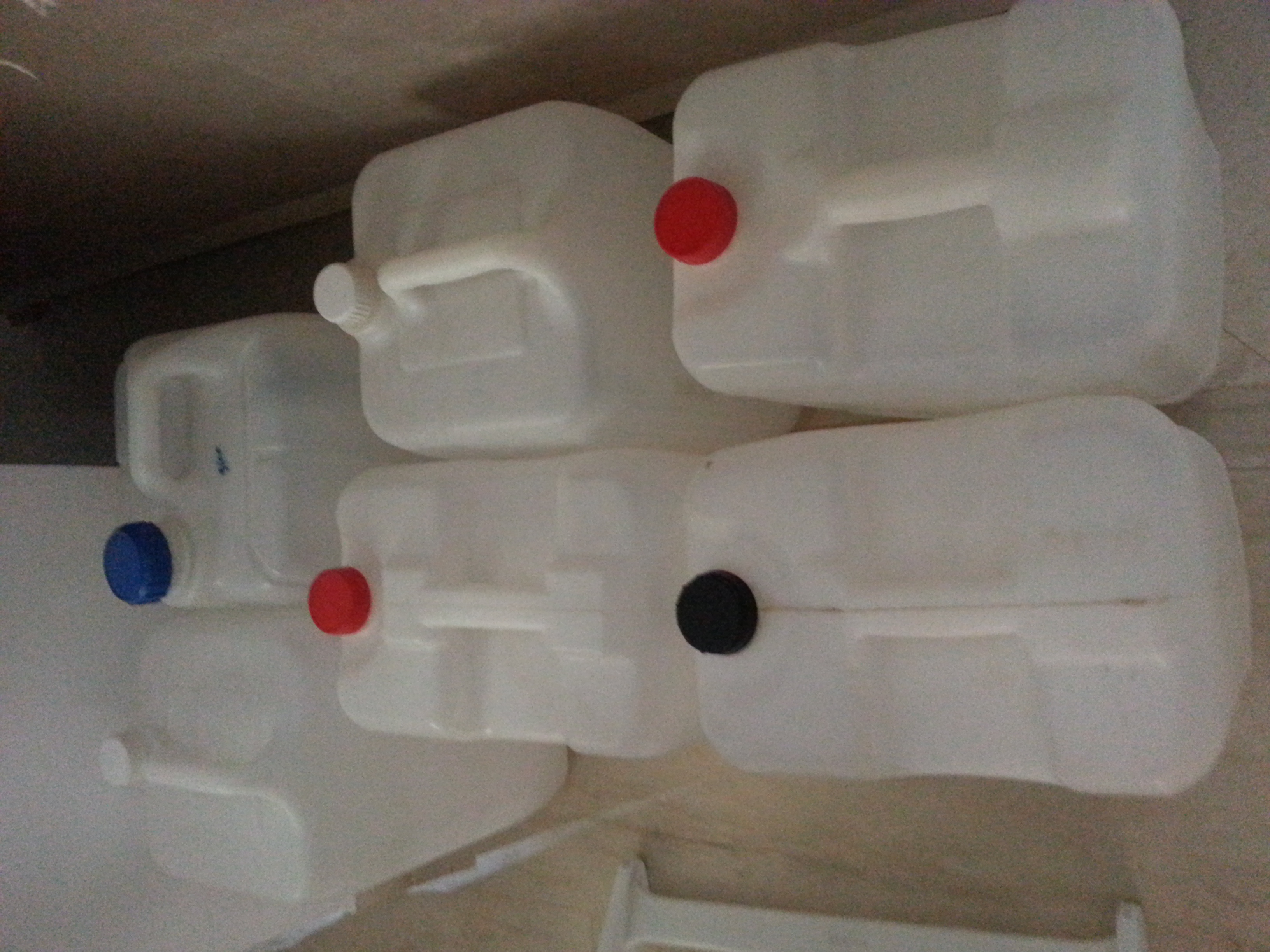 Ariana Ville Cite Ennouzha Autre Autre Lot de bidons 20l