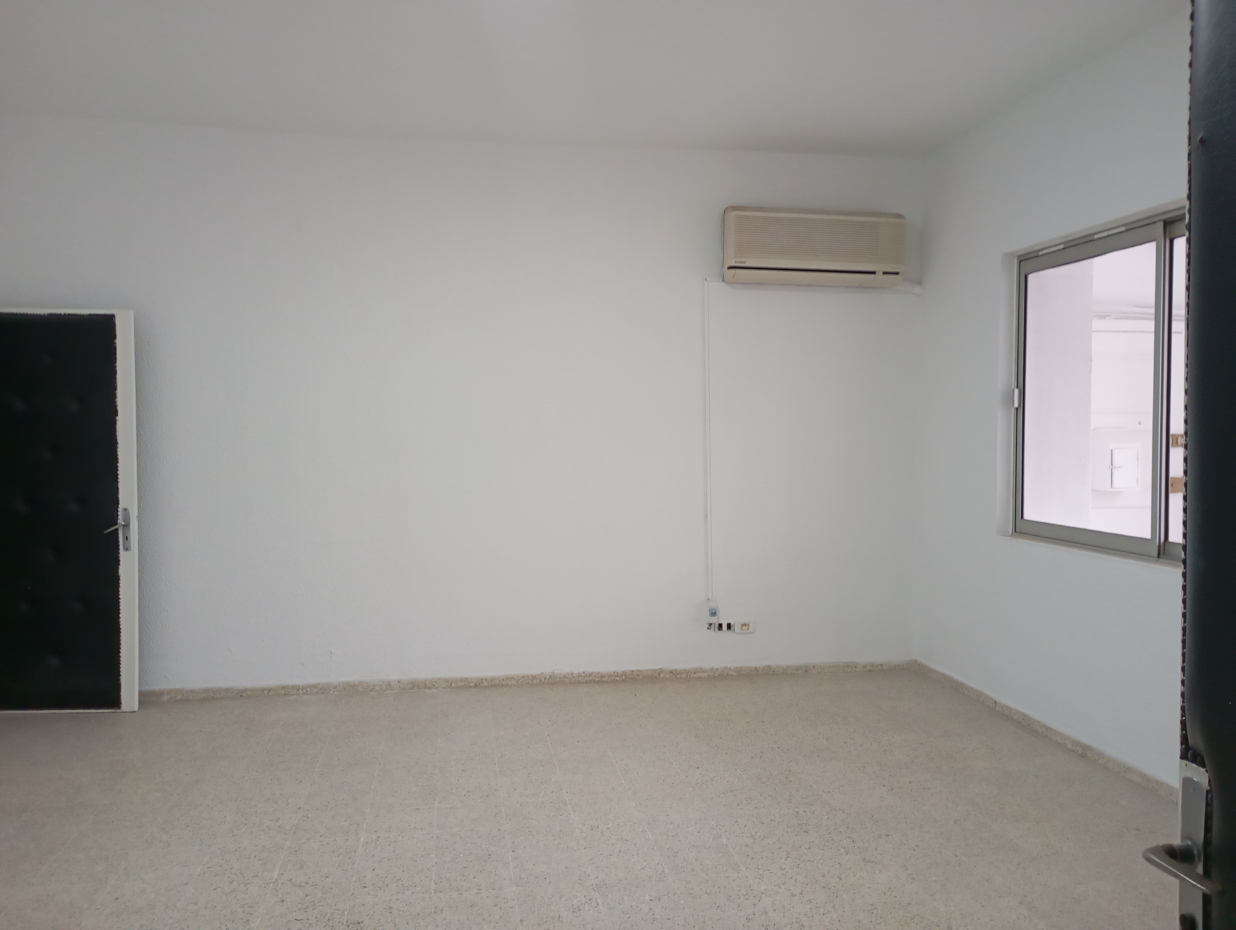 El Menzah El Menzah 1 Location Appart. 4 pices Un grand appart  usage de bureau