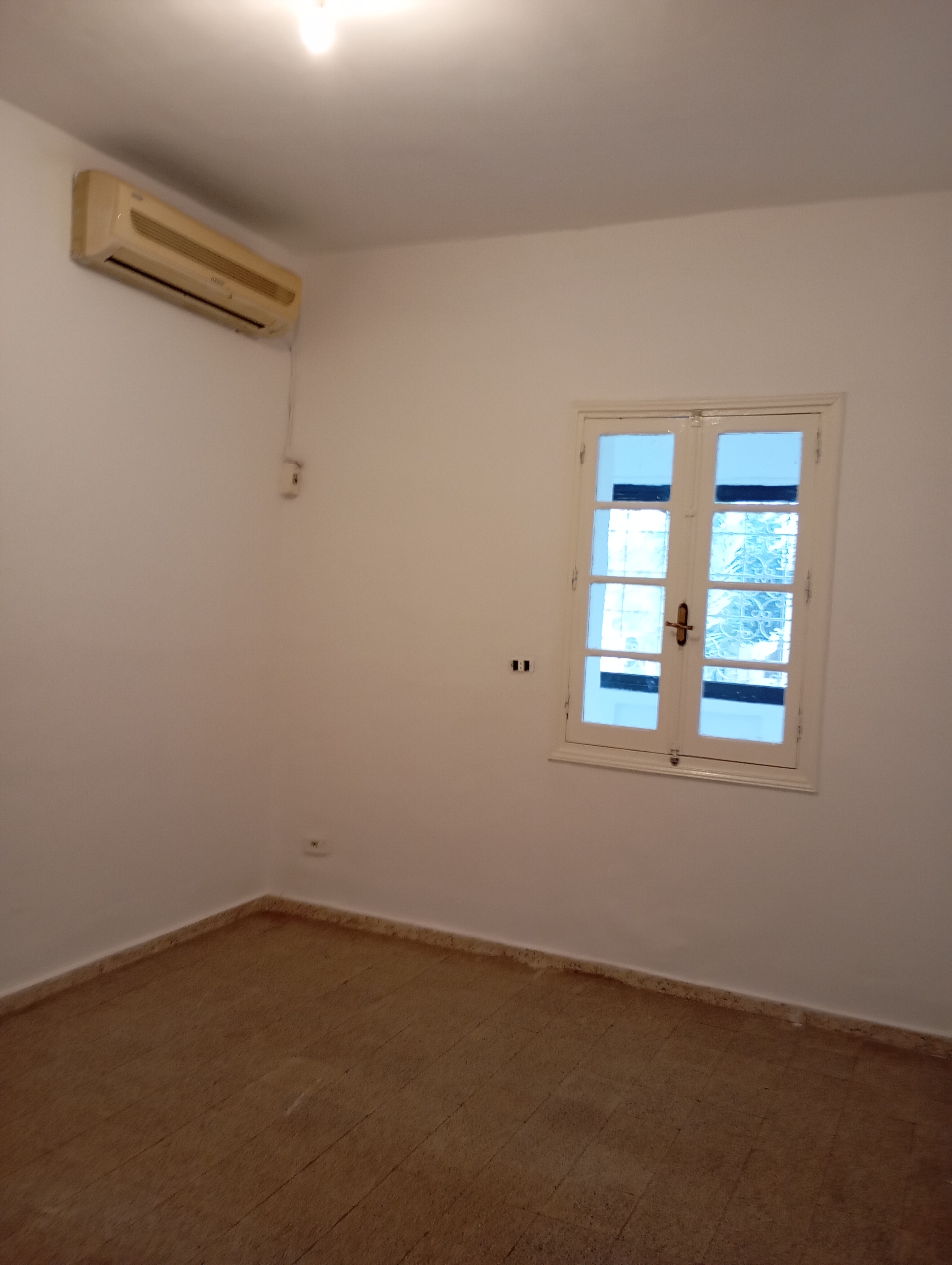 El Menzah El Menzah 1 Location Appart. 4 pices Un grand appart  usage de bureau