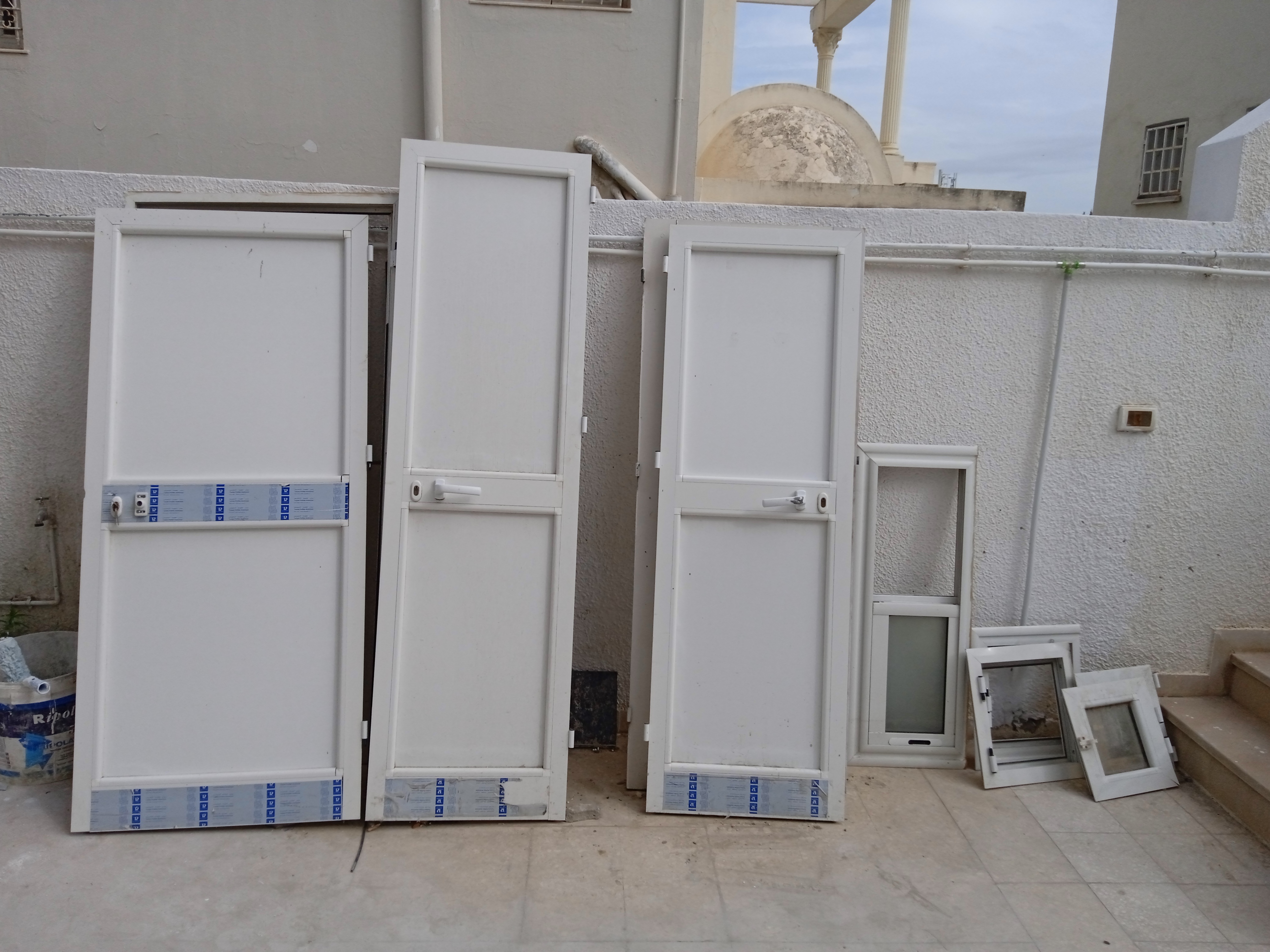 El Menzah El Manar 2 Autre Autre Av 3 portes aluminium et 3 fentres aluminium