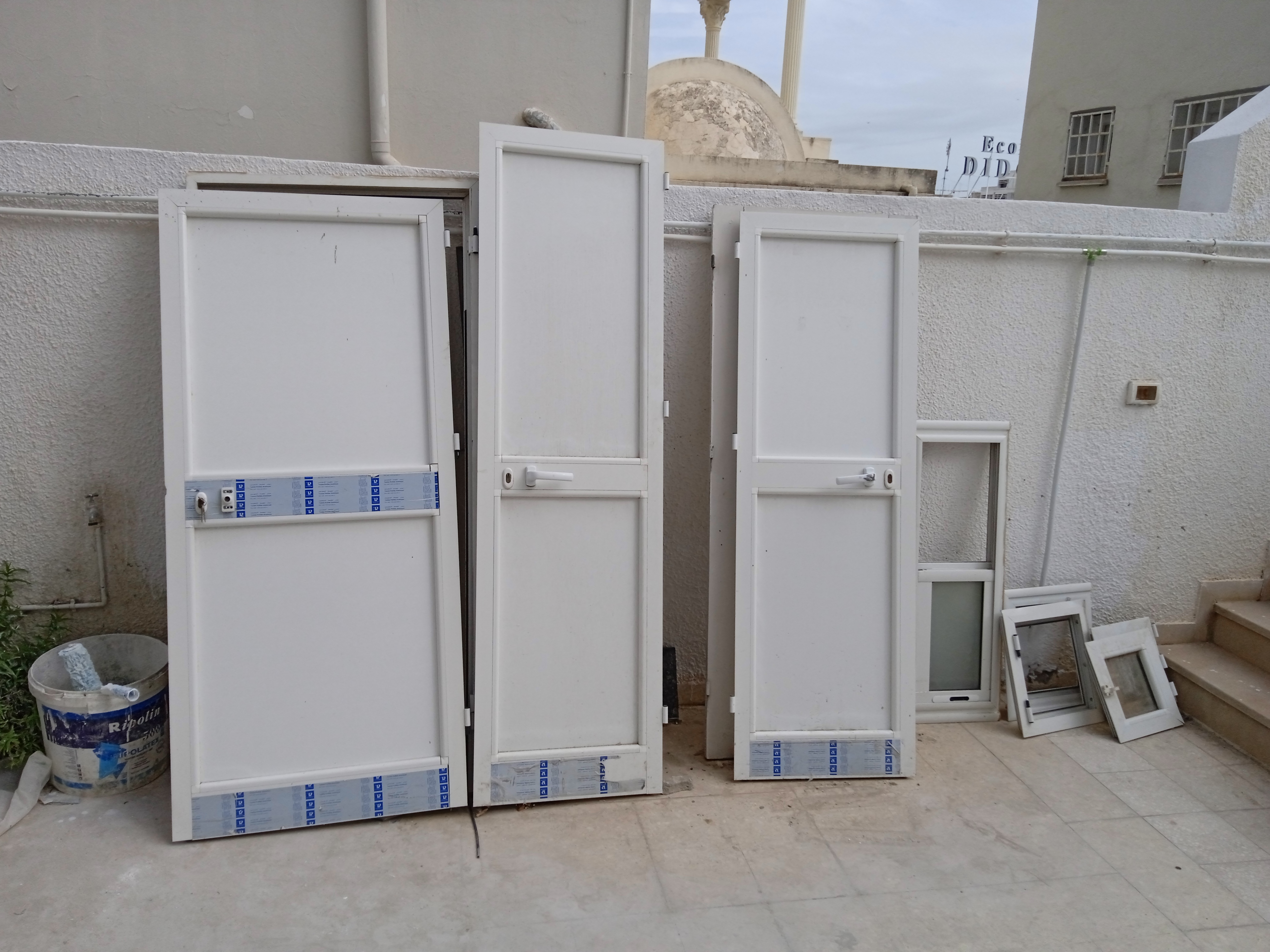 El Menzah El Manar 2 Autre Autre Av 3 portes aluminium et 3 fentres aluminium