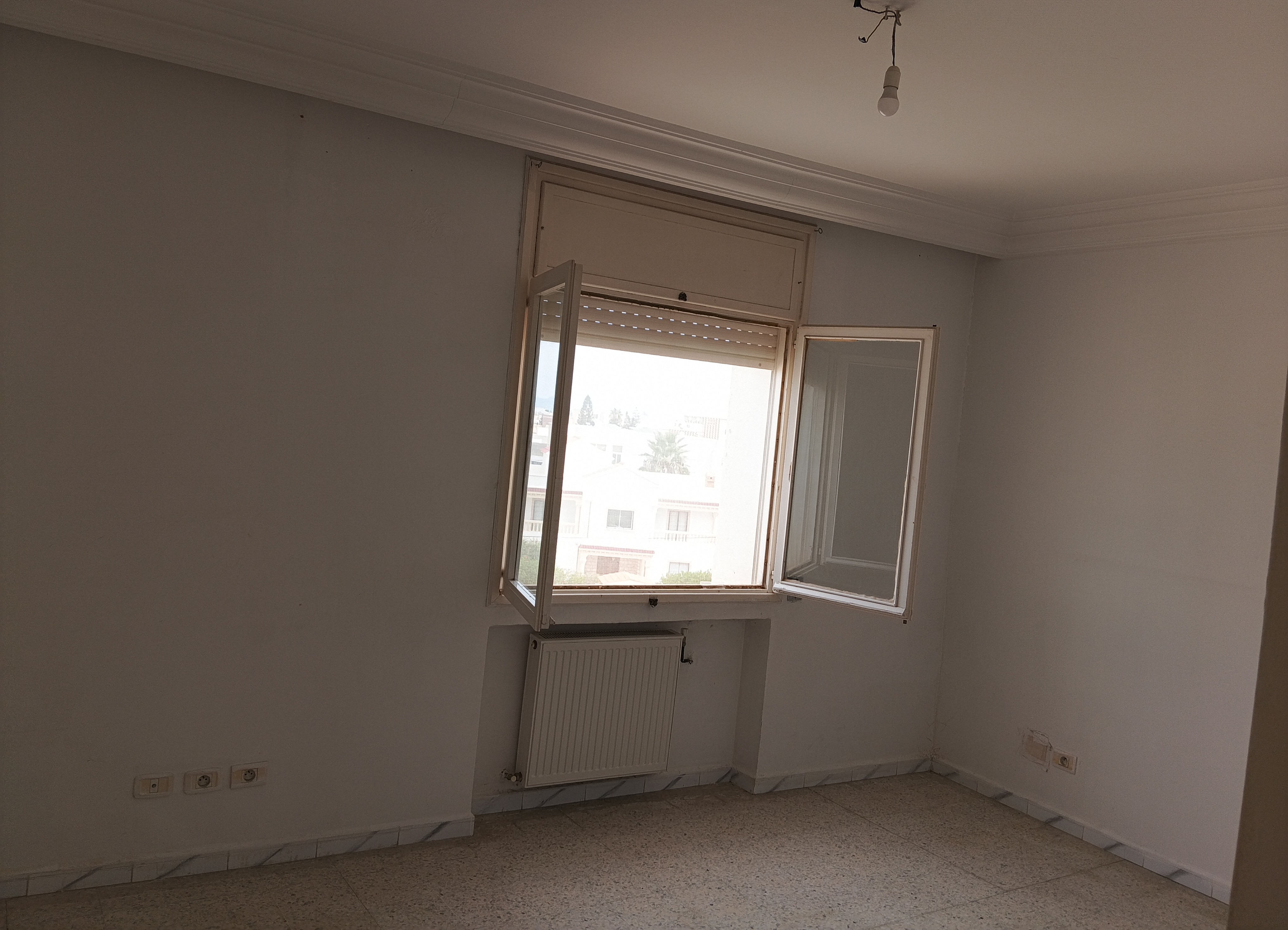 Hammam Chatt Hammam Chatt Vente Appart. 4 pices 4 pices 90 m  hammam chat 500 m mer pied de gare