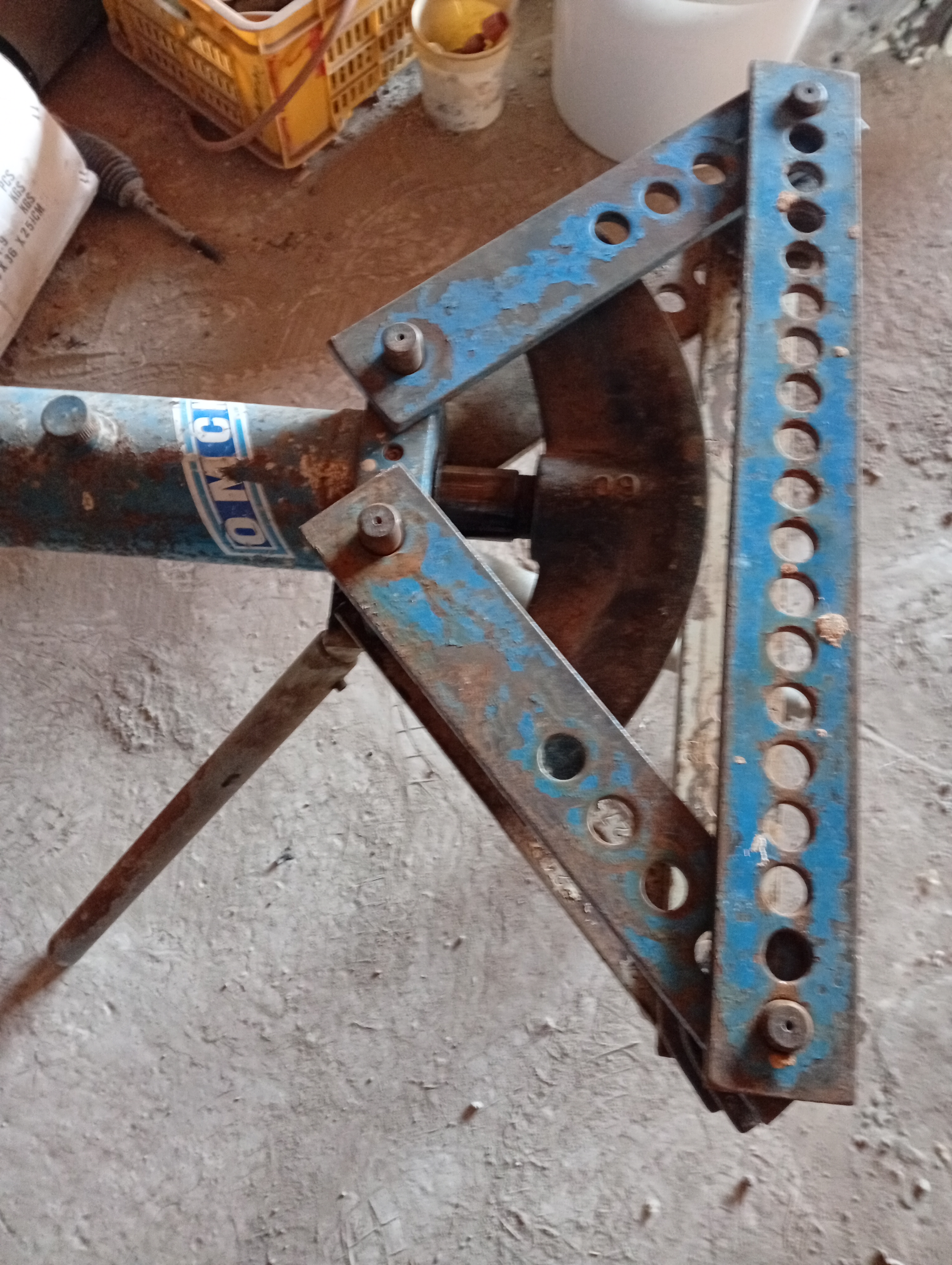 Raoued Cite El Yamama Outils manuels Autre Cintreuse hydraulique pour tube acier