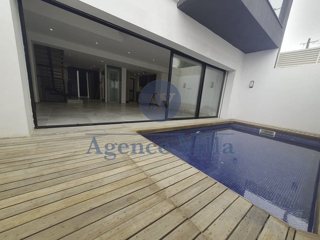 La Marsa Gammart Location Duplex Un triplex  gammarth avec piscine et jardin