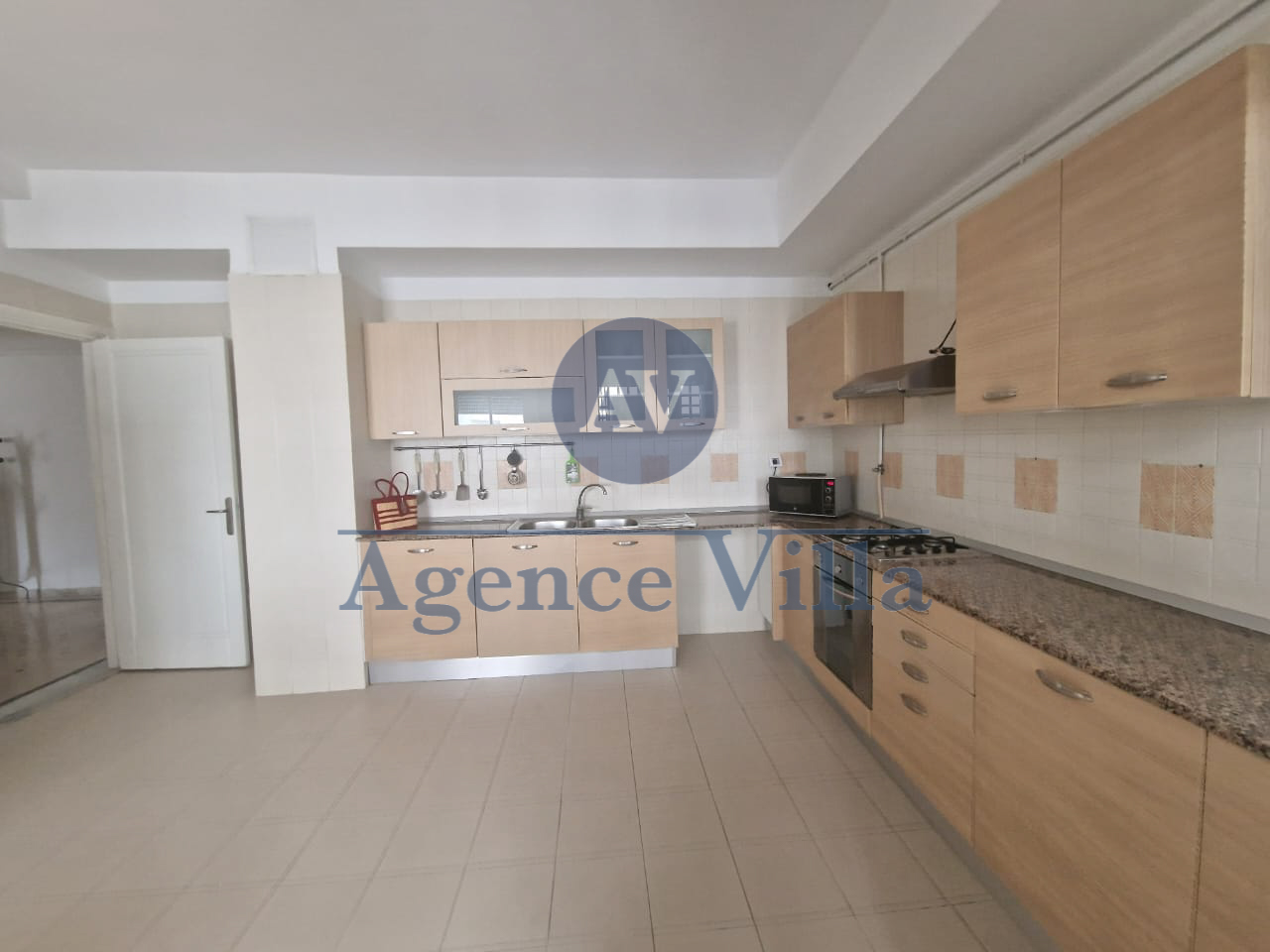 La Marsa Marsa Safsaf Location Appart. 4 pices Un appartement meubl s3  la marsa plage