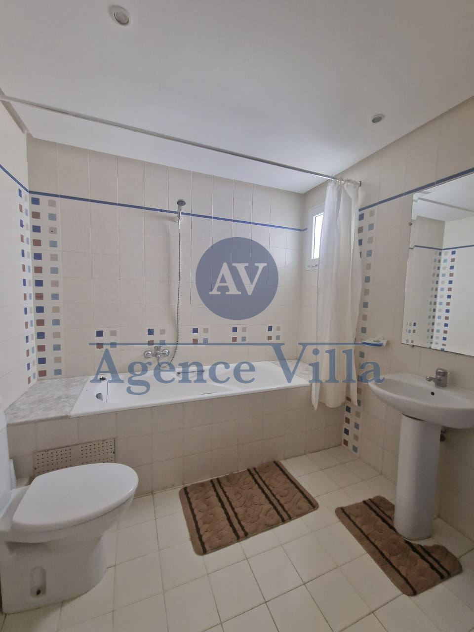 La Marsa Marsa Safsaf Location Appart. 4 pices Un appartement meubl s3  la marsa plage