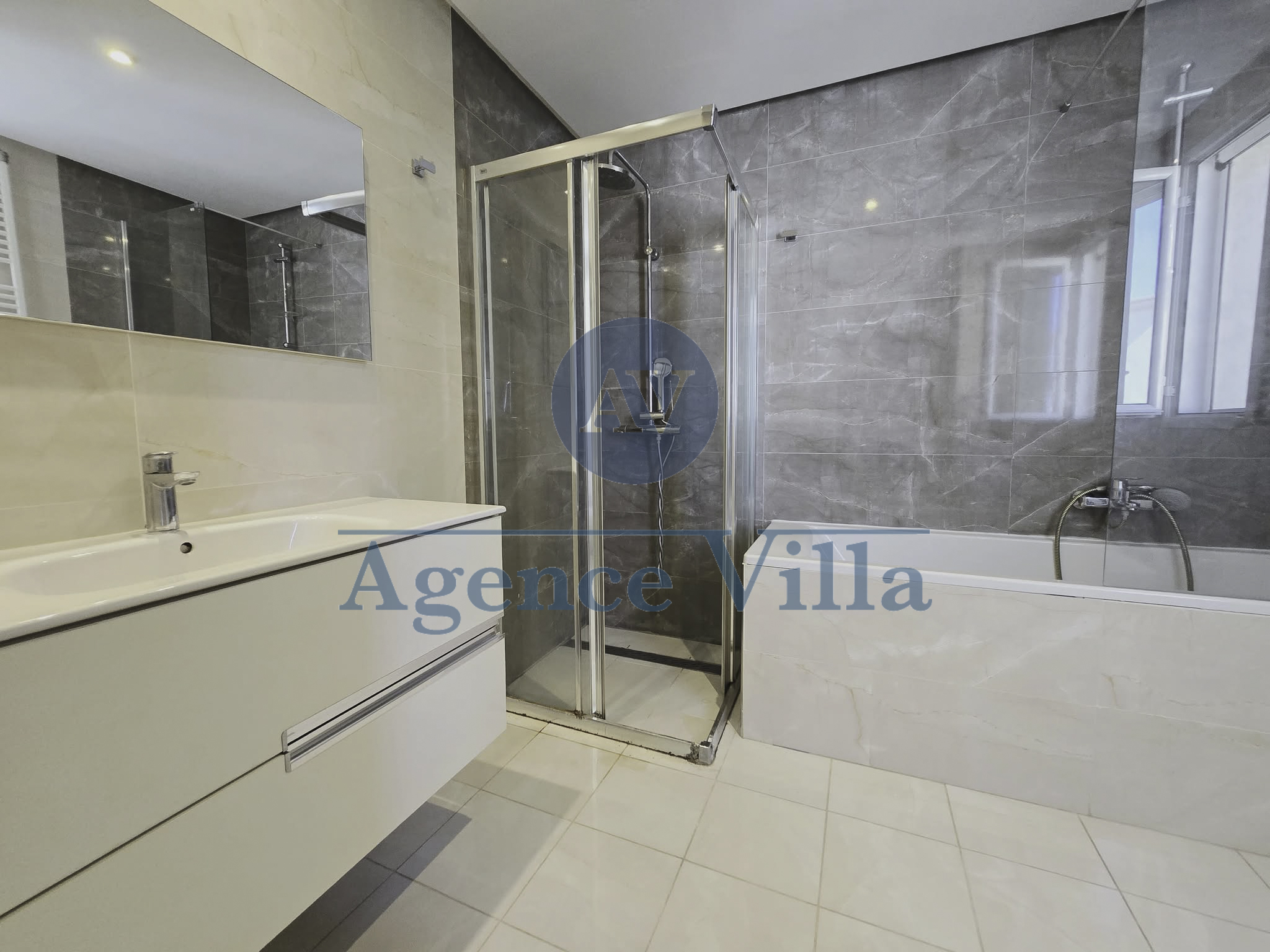 La Soukra La Soukra Location Duplex Un duplex avec chambre de service  la soukra