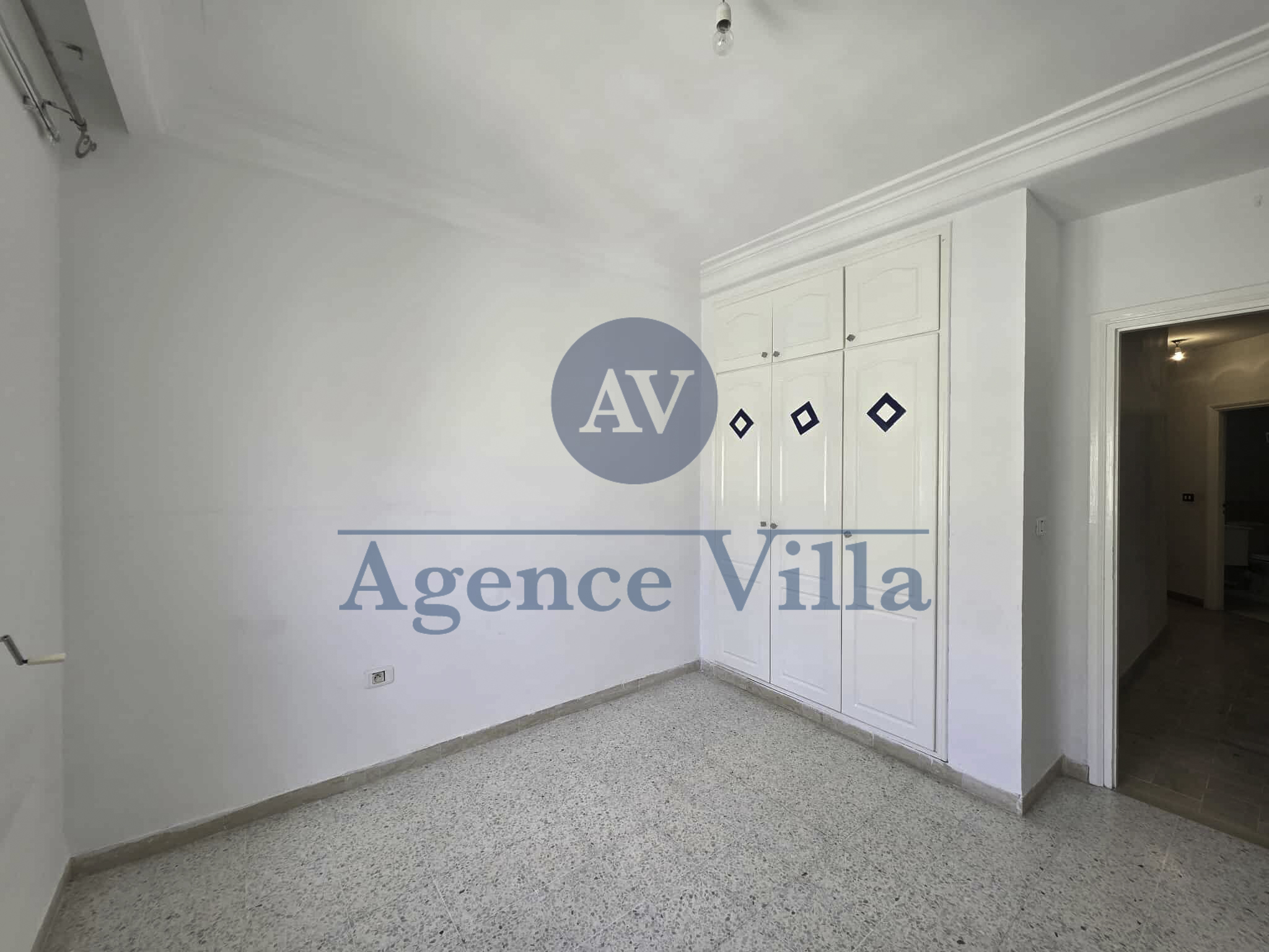 Ain Zaghouan Ain Zaghouan Location Appart. 4 pices Un appartement s3  cit lwahat