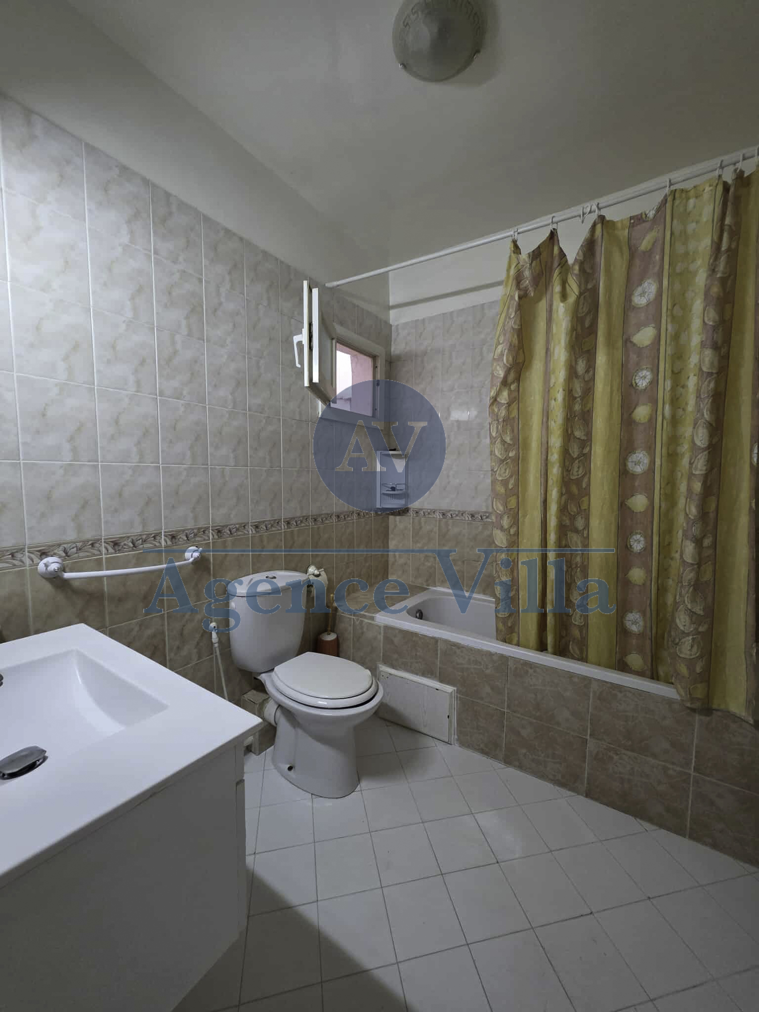 Ain Zaghouan Ain Zaghouan Location Appart. 4 pices Un appartement s3  cit lwahat