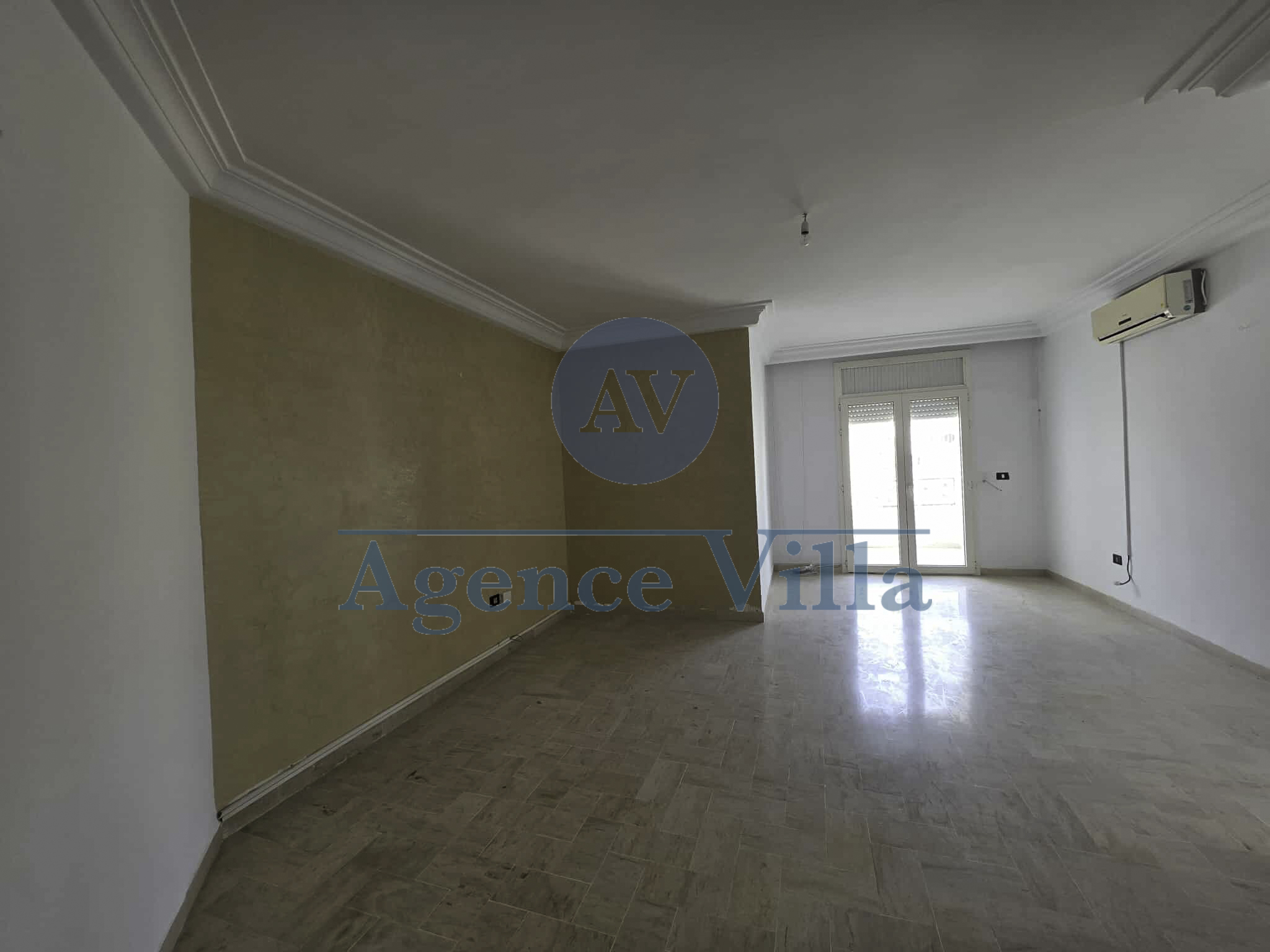 Ain Zaghouan Ain Zaghouan Location Appart. 4 pices Un appartement s3  cit lwahat