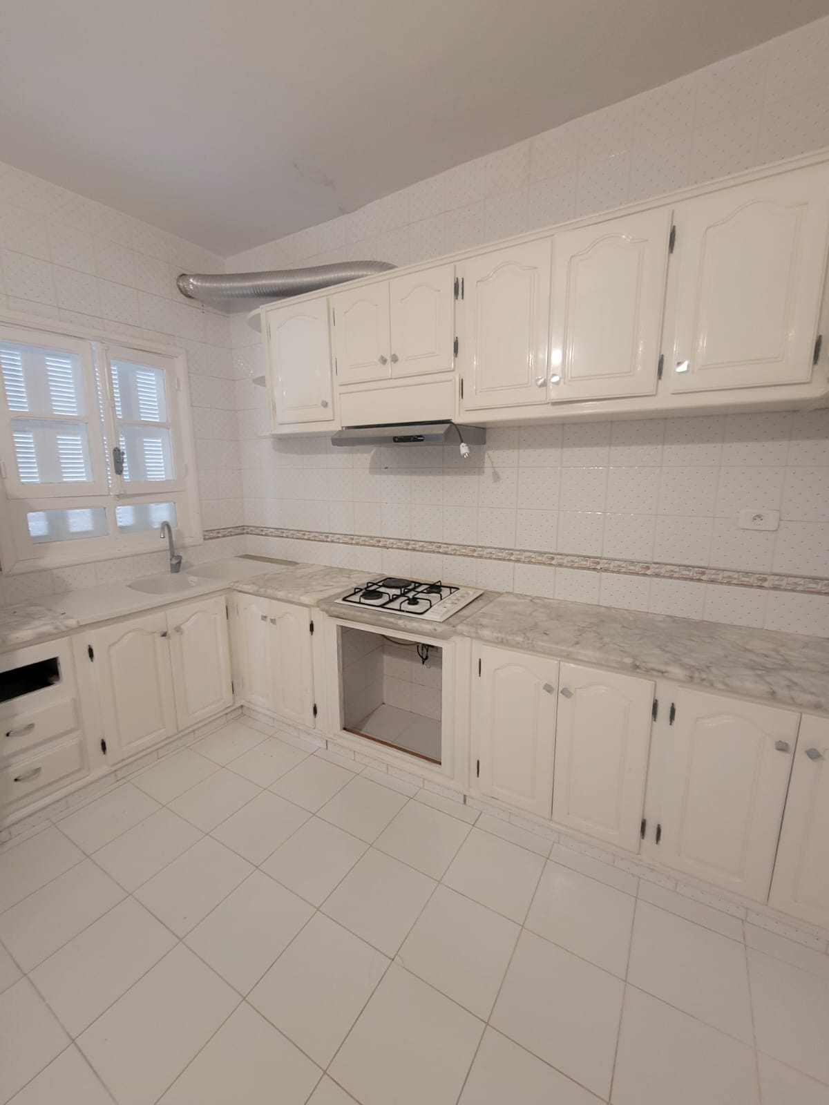Bizerte Nord Bizerte Location Appart. 3 pices Triplex  sur 3 niveaux avec garage