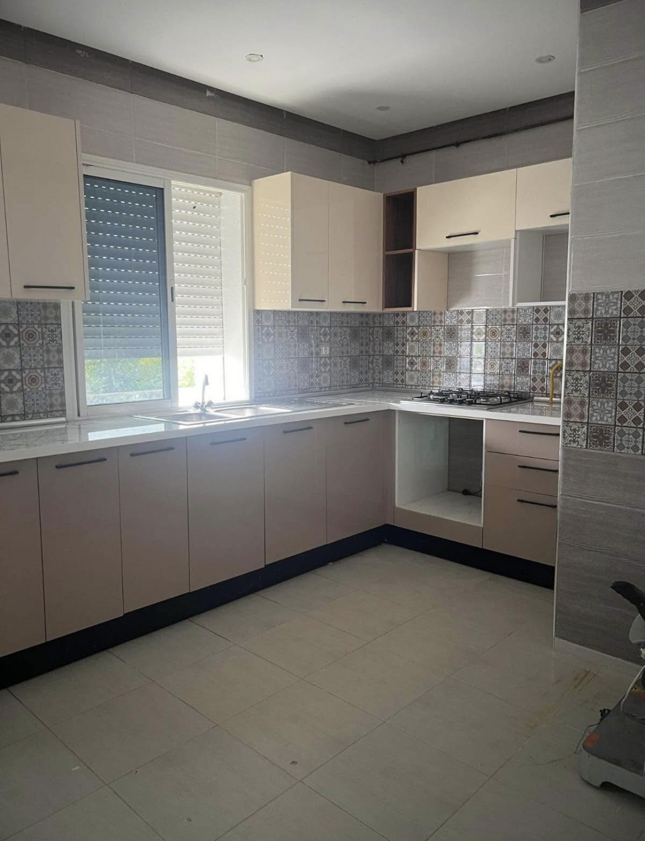 La Soukra Chotrana 2 Location Appart. 3 pices Appart s 2 et jardin collectifs