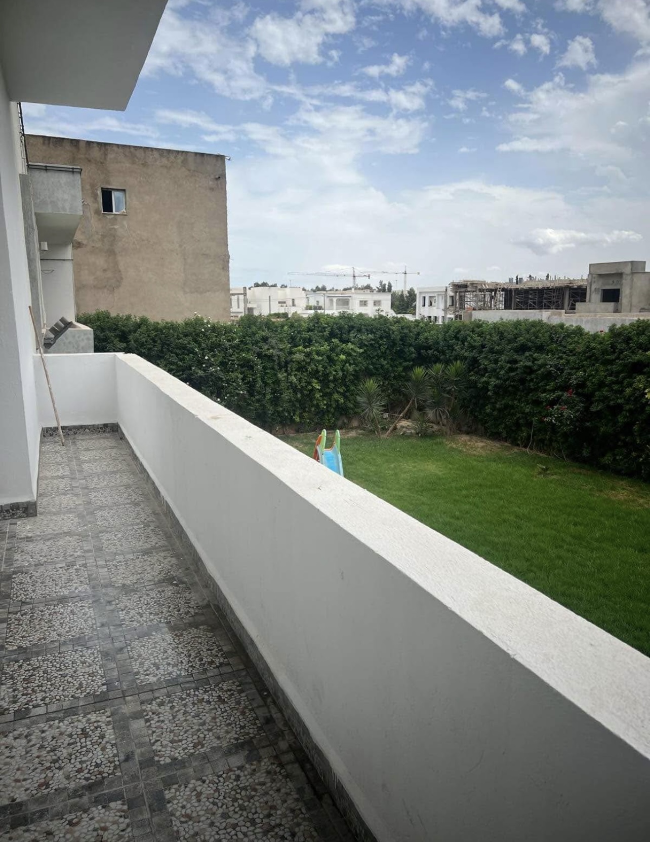 La Soukra Chotrana 2 Location Appart. 3 pices Appart s 2 et jardin collectifs