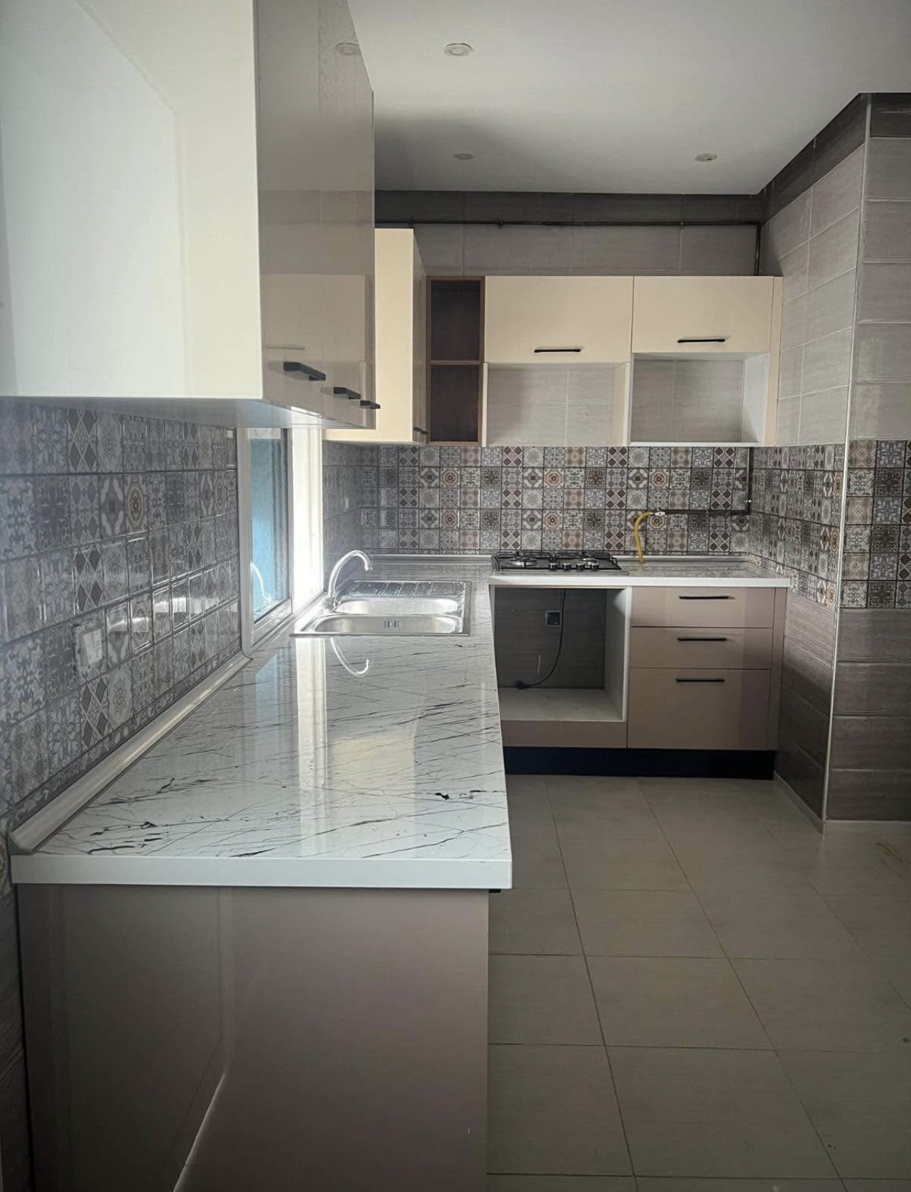 La Soukra Chotrana 2 Location Appart. 3 pices Appart s 2 et jardin collectifs