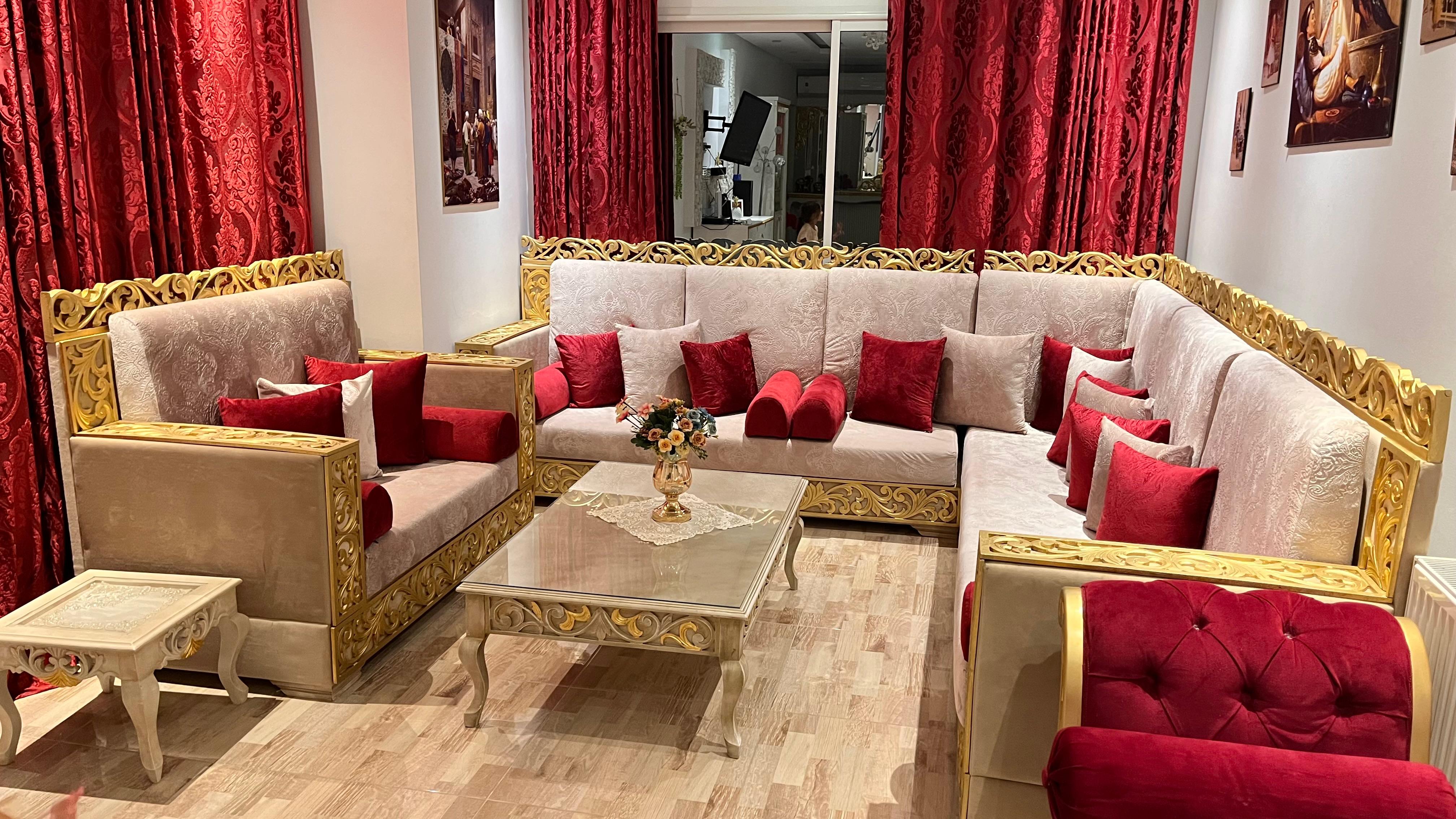 Mnihla Jardins d'el Menzah Salon - Salle  manger  Salons Trs beau salon presque neuf