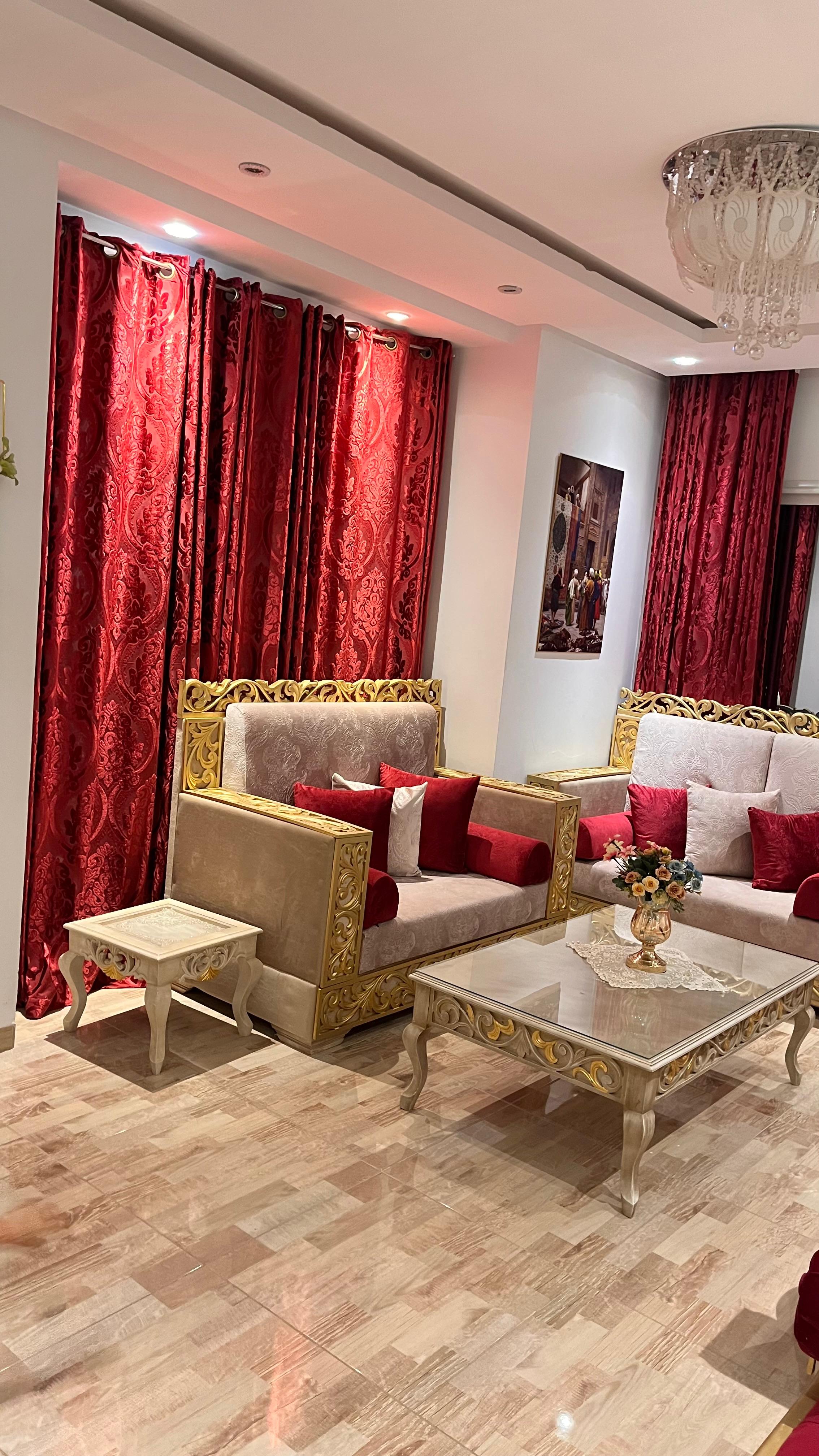 Mnihla Jardins d'el Menzah Salon - Salle  manger  Salons Trs beau salon presque neuf