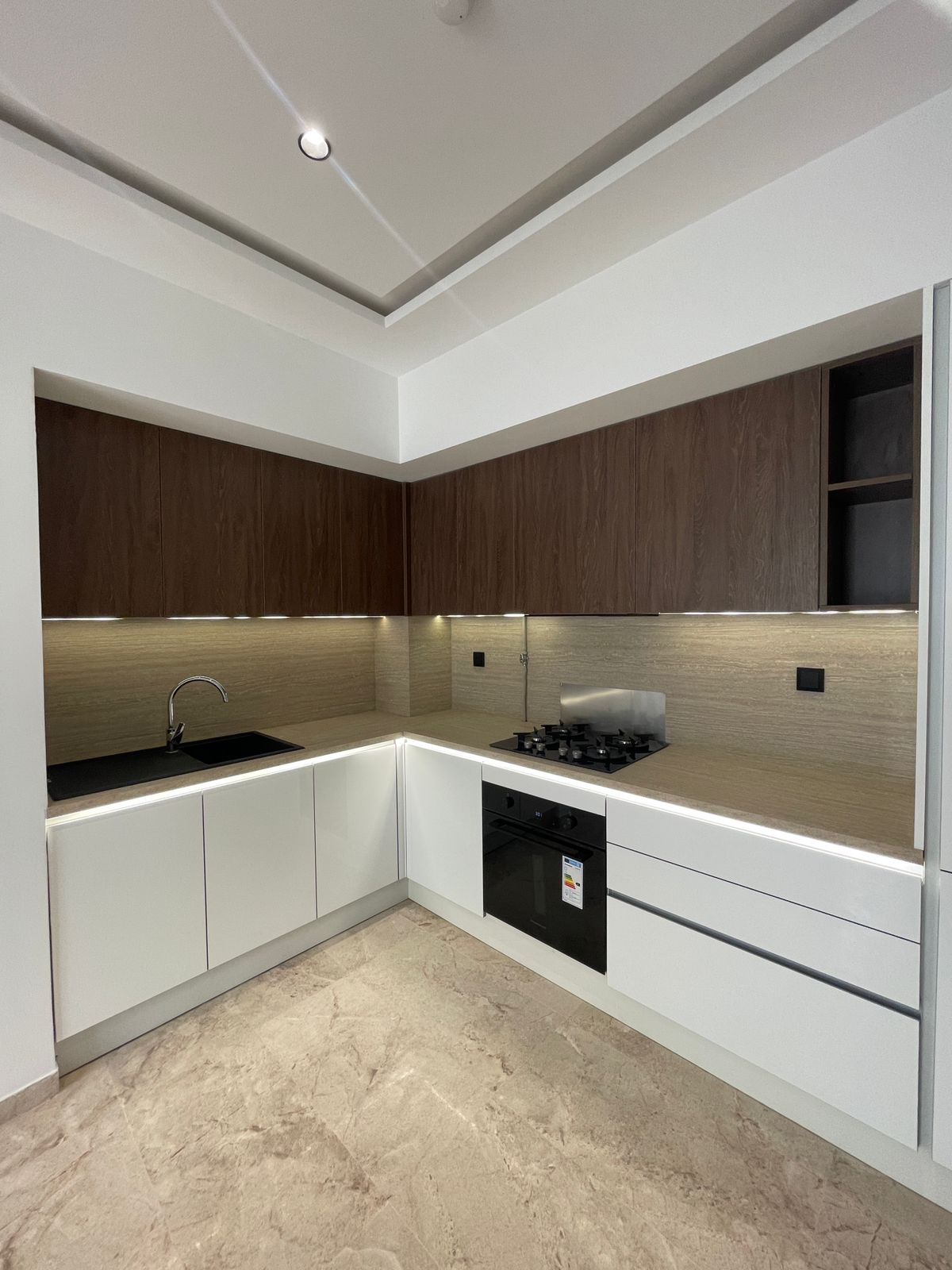 La Soukra Chotrana 1 Location Appart. 1 pice Studio de luxe dans une residence garde