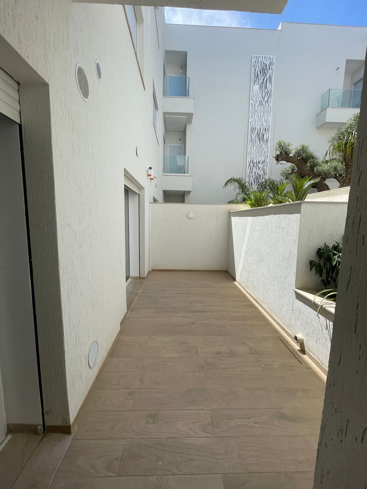 La Soukra Chotrana 1 Location Appart. 1 pice Studio de luxe dans une residence garde