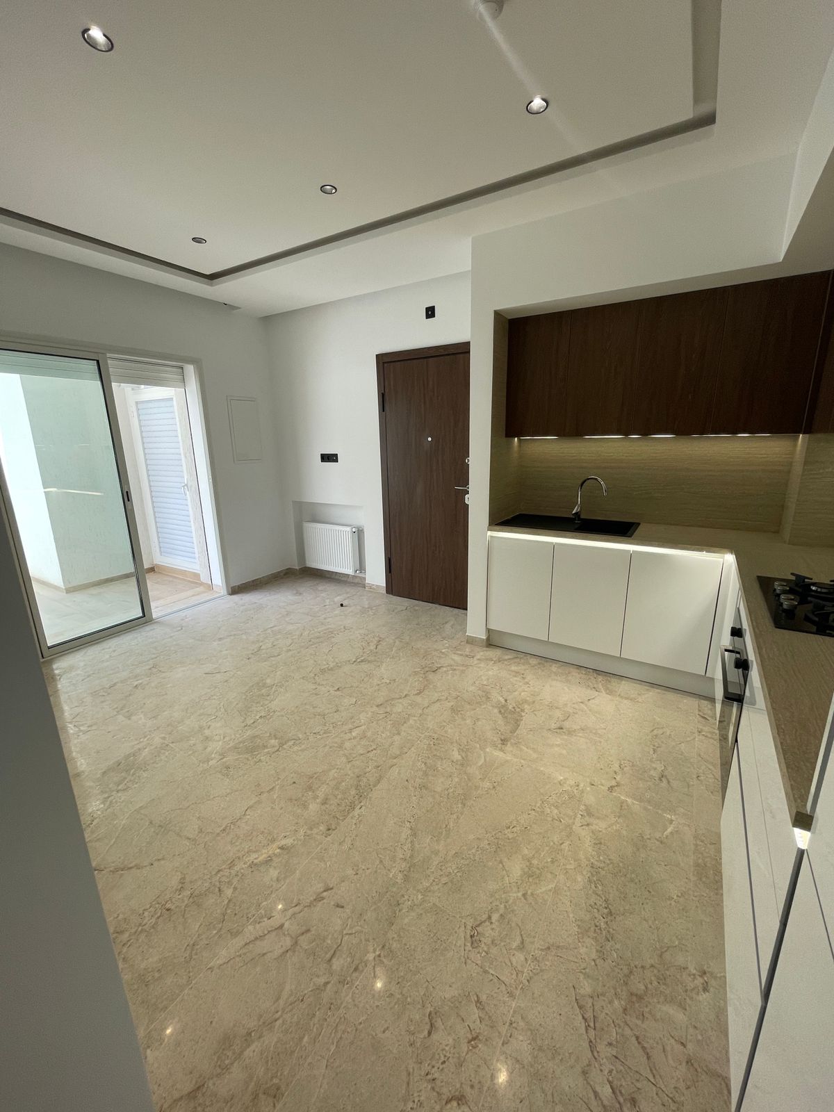 La Soukra Chotrana 1 Location Appart. 1 pice Studio de luxe dans une residence garde