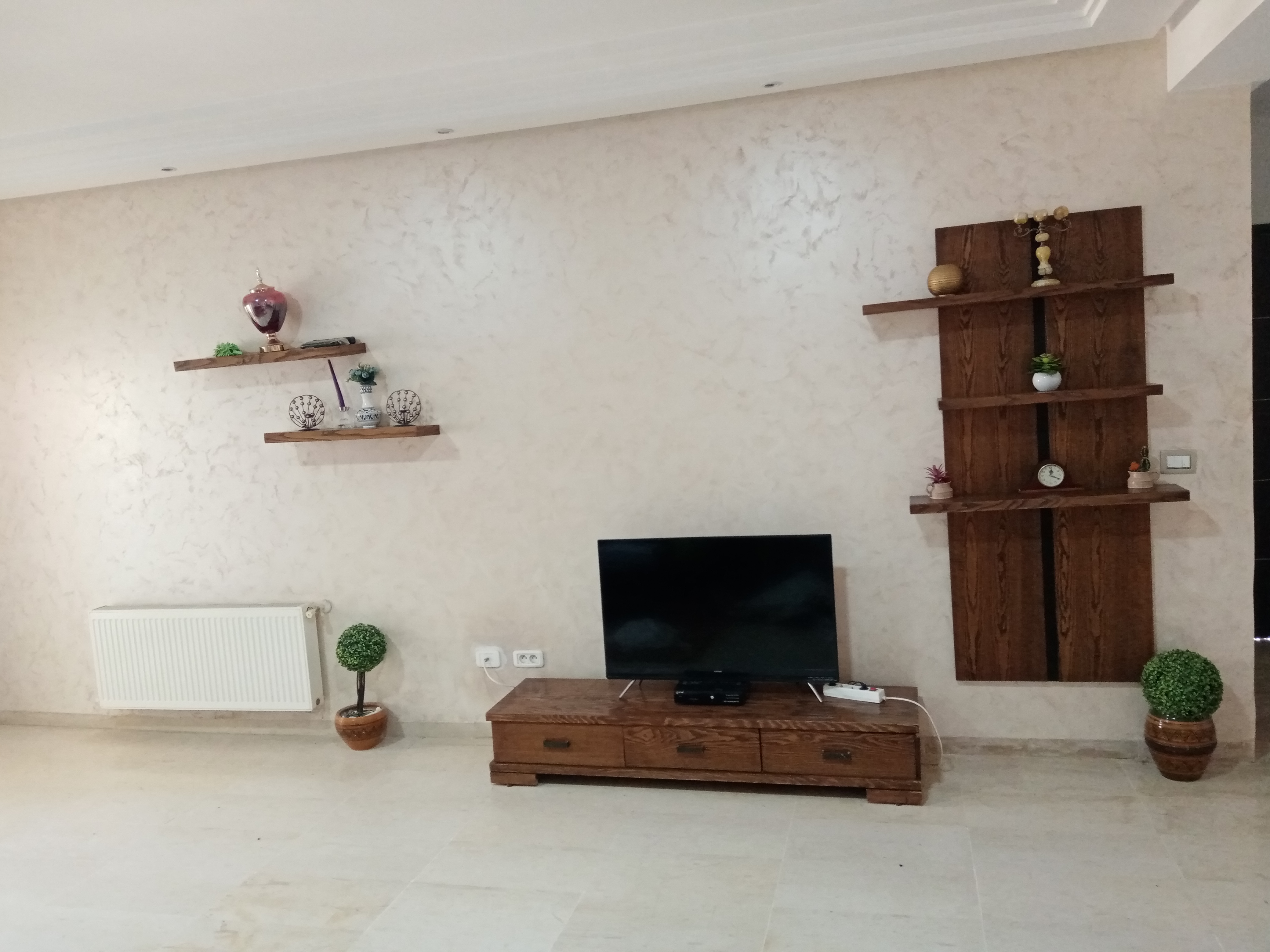 Mnihla Jardins d'el Menzah Objets de dcoration Dcoration intrieure Bibliothque tv