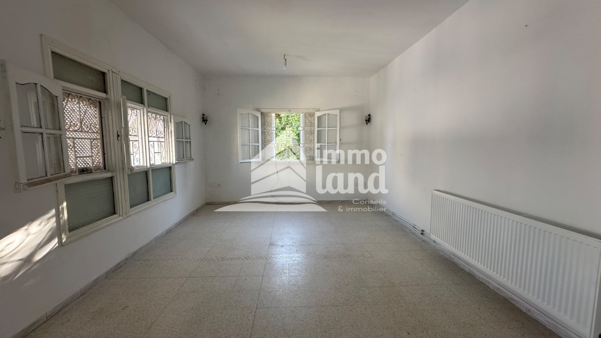 La Marsa Cite Des Juges 2 Location Appart. 3 pices Etage de villa s2 avec entre indpendante